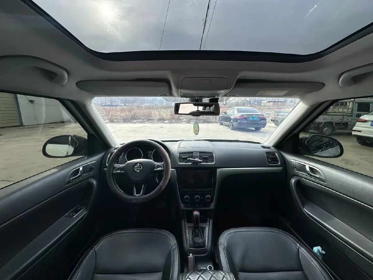 2017 Skoda Yeti 1.8T 160HP L4 6DCT,autocango,china used car exporter,china ev exporter,chinese used car exporter,chinese used ev exporter