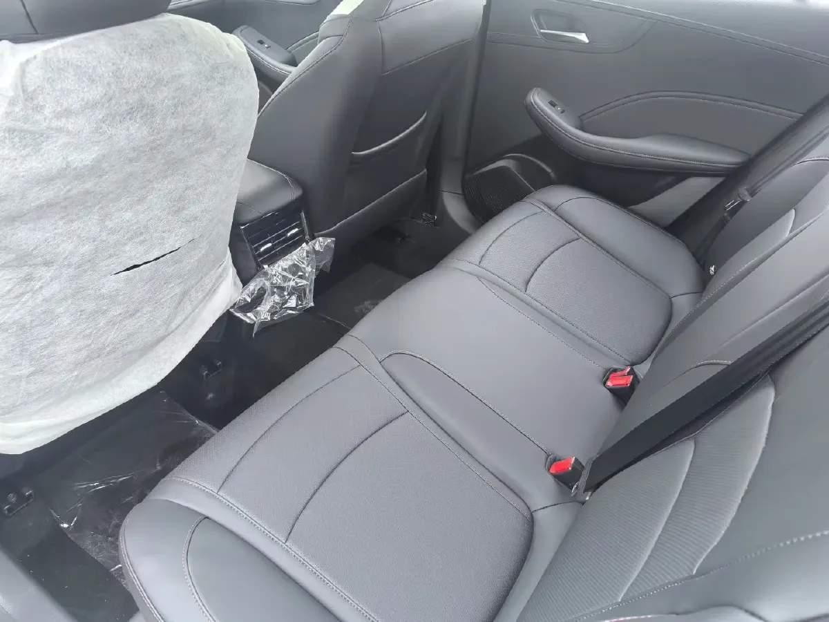 2023 Roewe i5 1.5L 129HP L4 CVT,autocango,china used car exporter,china ev exporter,chinese used car exporter,chinese used ev exporter