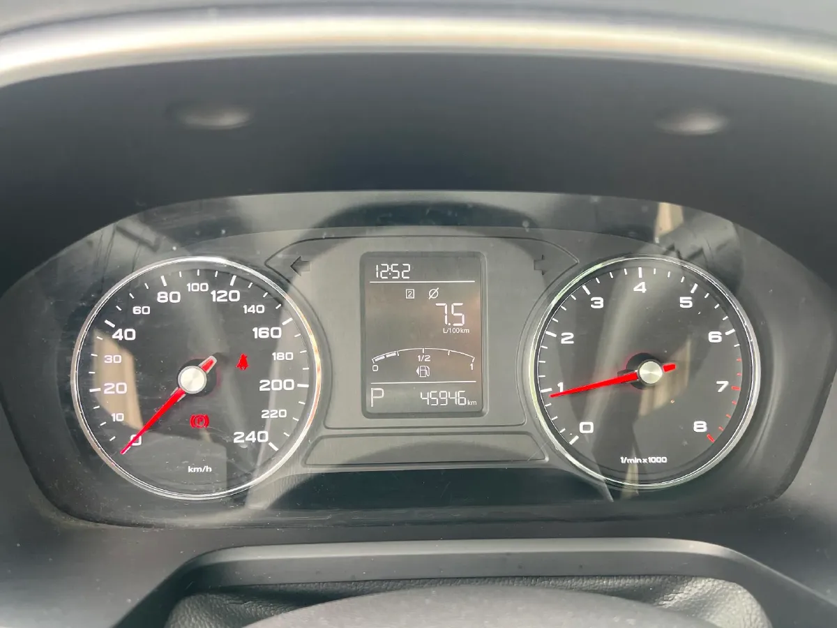 2019 Roewe i6 1.5T 169HP L4 7DCT,autocango,china used car exporter,china ev exporter,chinese used car exporter,chinese used ev exporter