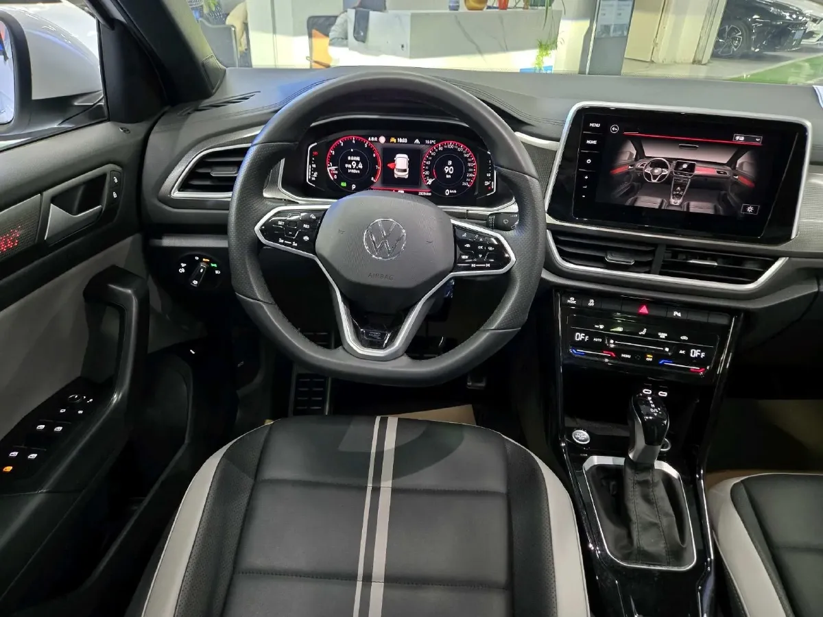 2024 Volkswagen T-Roc 1.5T 160HP L4 7DCT,autocango,china used car exporter,china ev exporter,chinese used car exporter,chinese used ev exporter