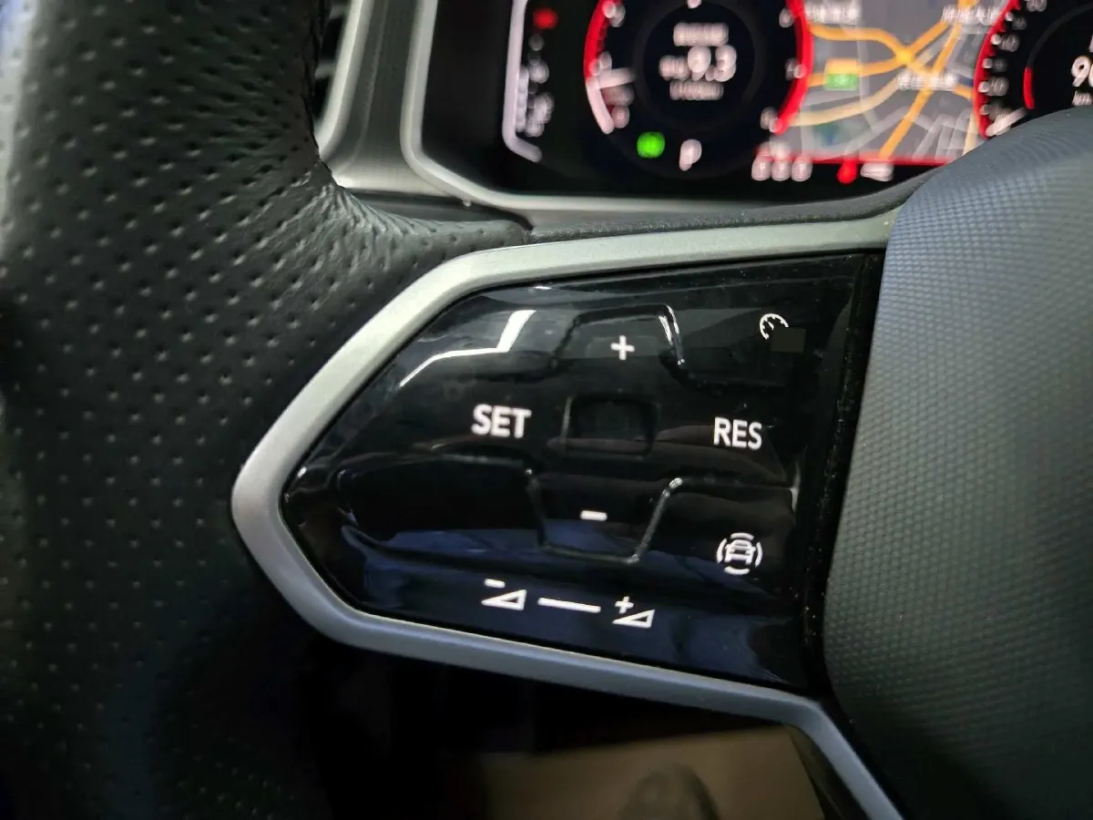 2024 Volkswagen T-Roc 1.5T 160HP L4 7DCT,autocango,china used car exporter,china ev exporter,chinese used car exporter,chinese used ev exporter