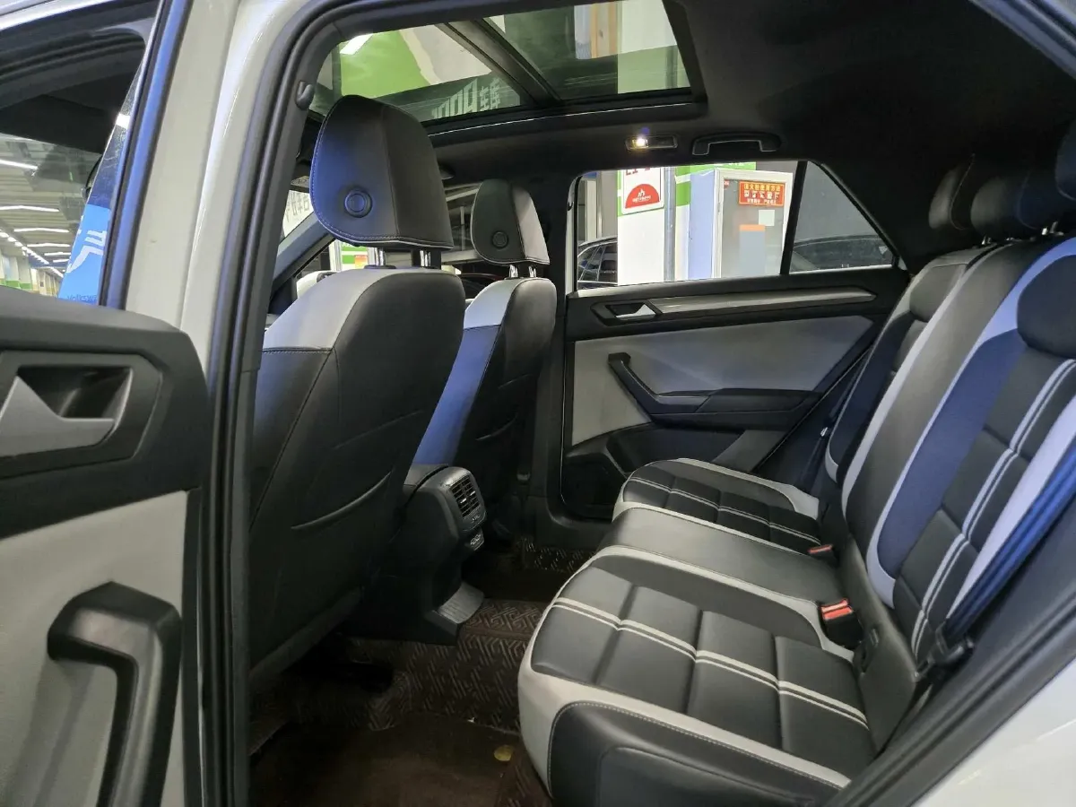 2024 Volkswagen T-Roc 1.5T 160HP L4 7DCT,autocango,china used car exporter,china ev exporter,chinese used car exporter,chinese used ev exporter