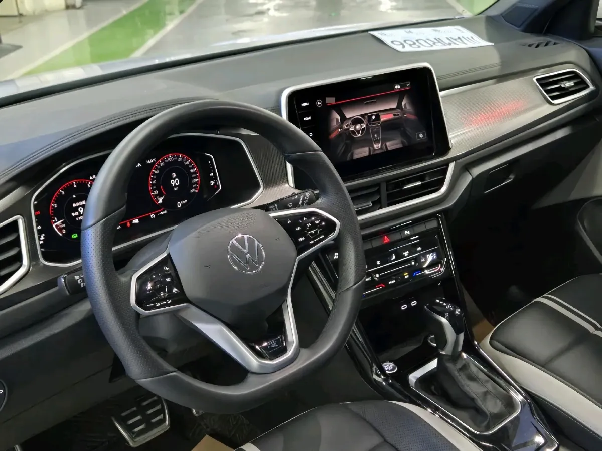 2024 Volkswagen T-Roc 1.5T 160HP L4 7DCT,autocango,china used car exporter,china ev exporter,chinese used car exporter,chinese used ev exporter