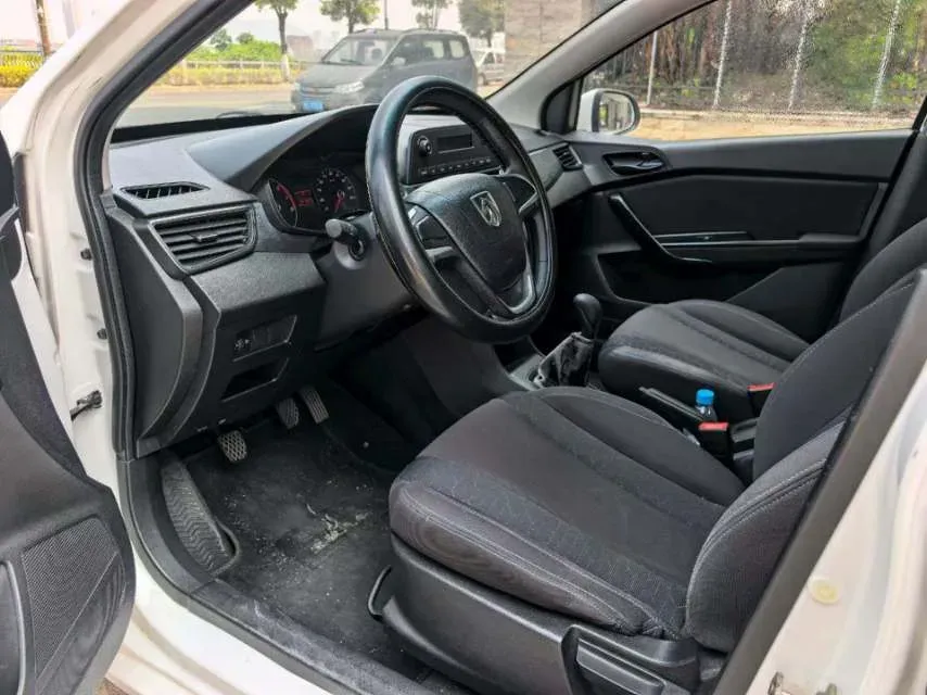 2016 BaoJun 310 1.2L 82HP L4 5MT,autocango,china used car exporter,china ev exporter,chinese used car exporter,chinese used ev exporter