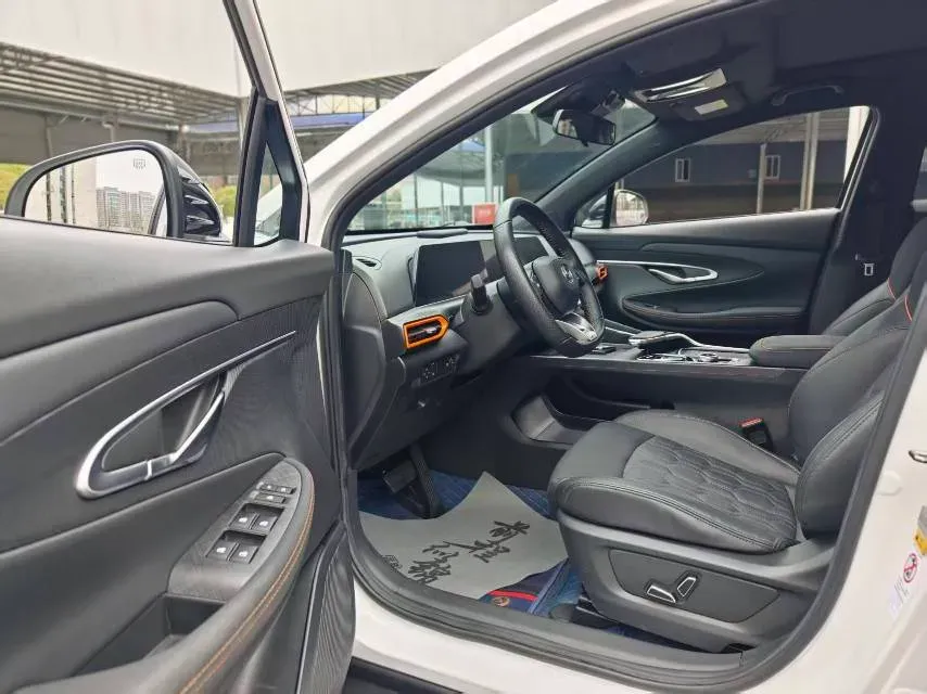 2022 ChangAn UNI-T 2.0T 233HP L4 8AT,autocango,china used car exporter,china ev exporter,chinese used car exporter,chinese used ev exporter