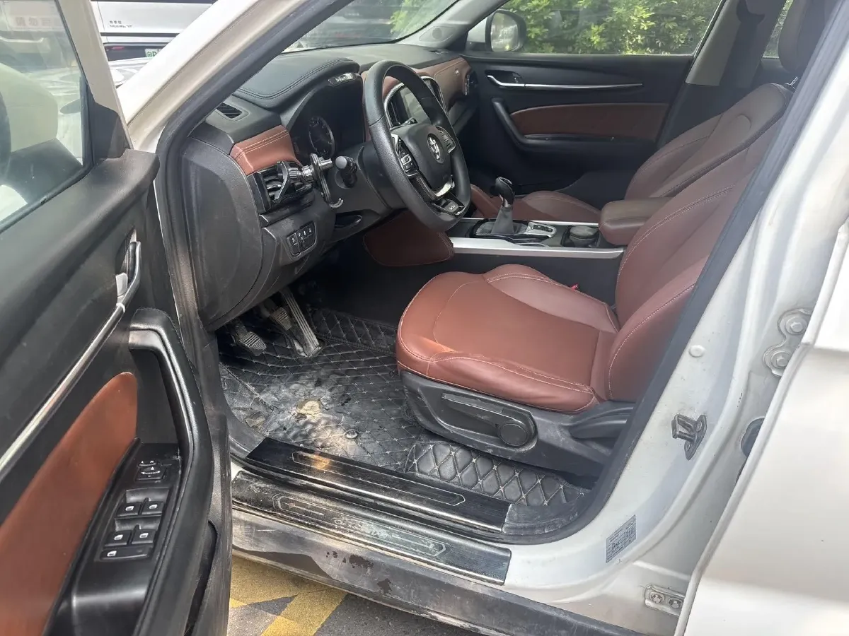 2018 Brilliance Auto V6 1.5T 150HP L4 6MT,autocango,china used car exporter,china ev exporter,chinese used car exporter,chinese used ev exporter