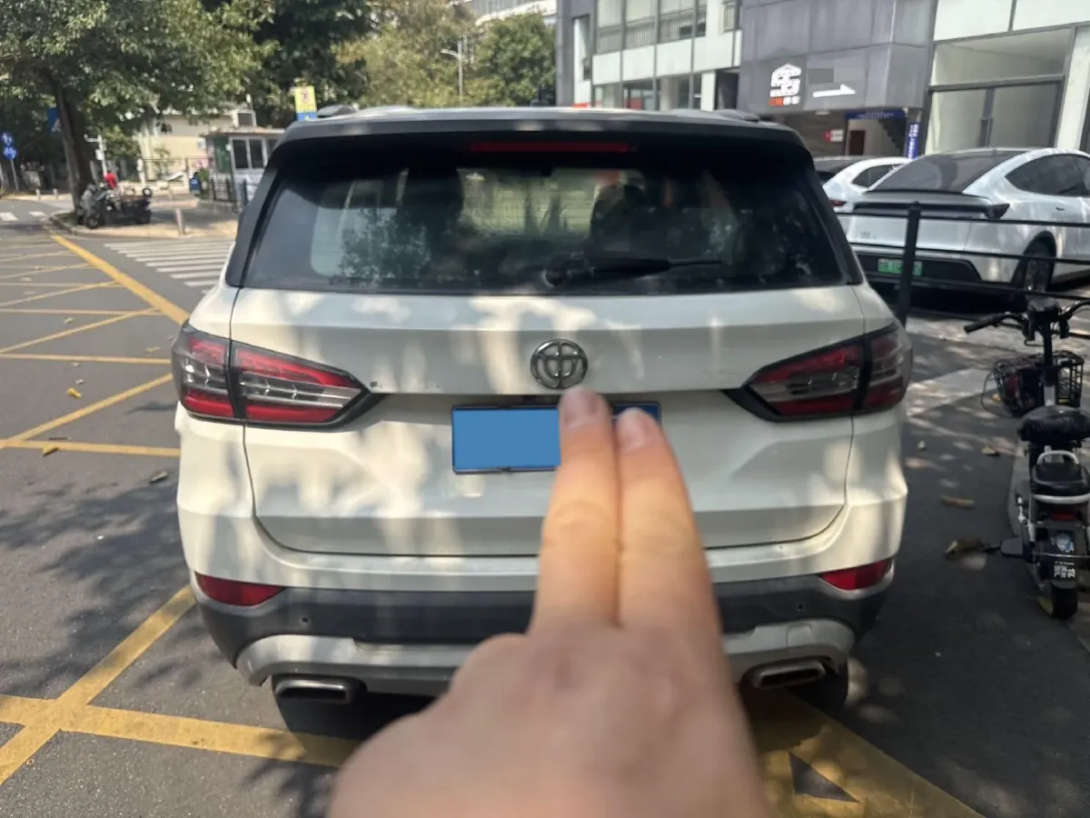 2018 Brilliance Auto V6 1.5T 150HP L4 6MT,autocango,china used car exporter,china ev exporter,chinese used car exporter,chinese used ev exporter