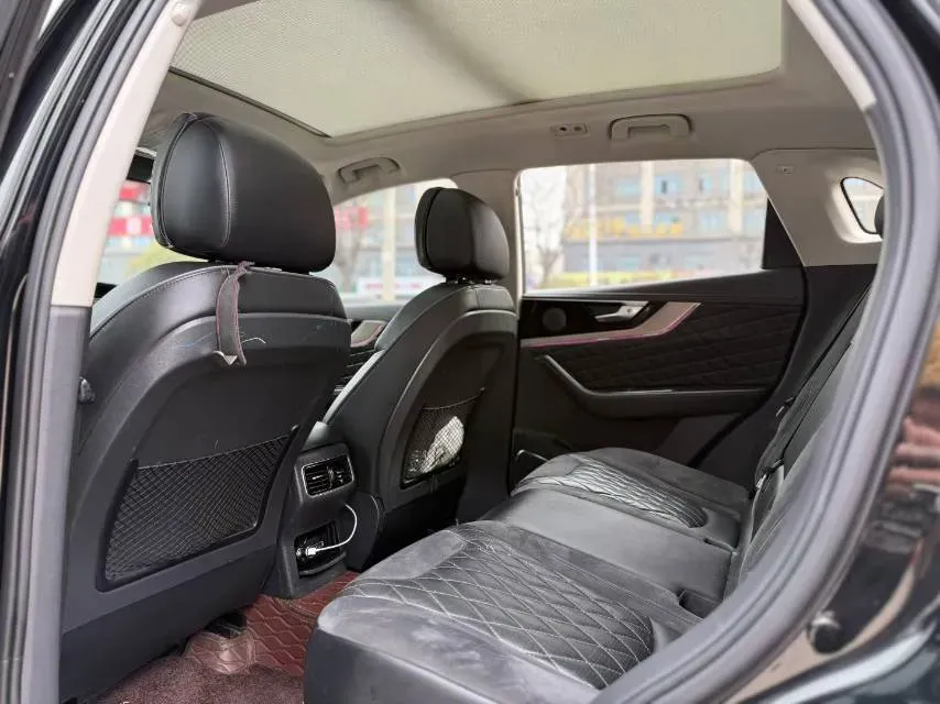 2022 HongQi HS5 2.0T 224HP L4 6AT,autocango,china used car exporter,china ev exporter,chinese used car exporter,chinese used ev exporter