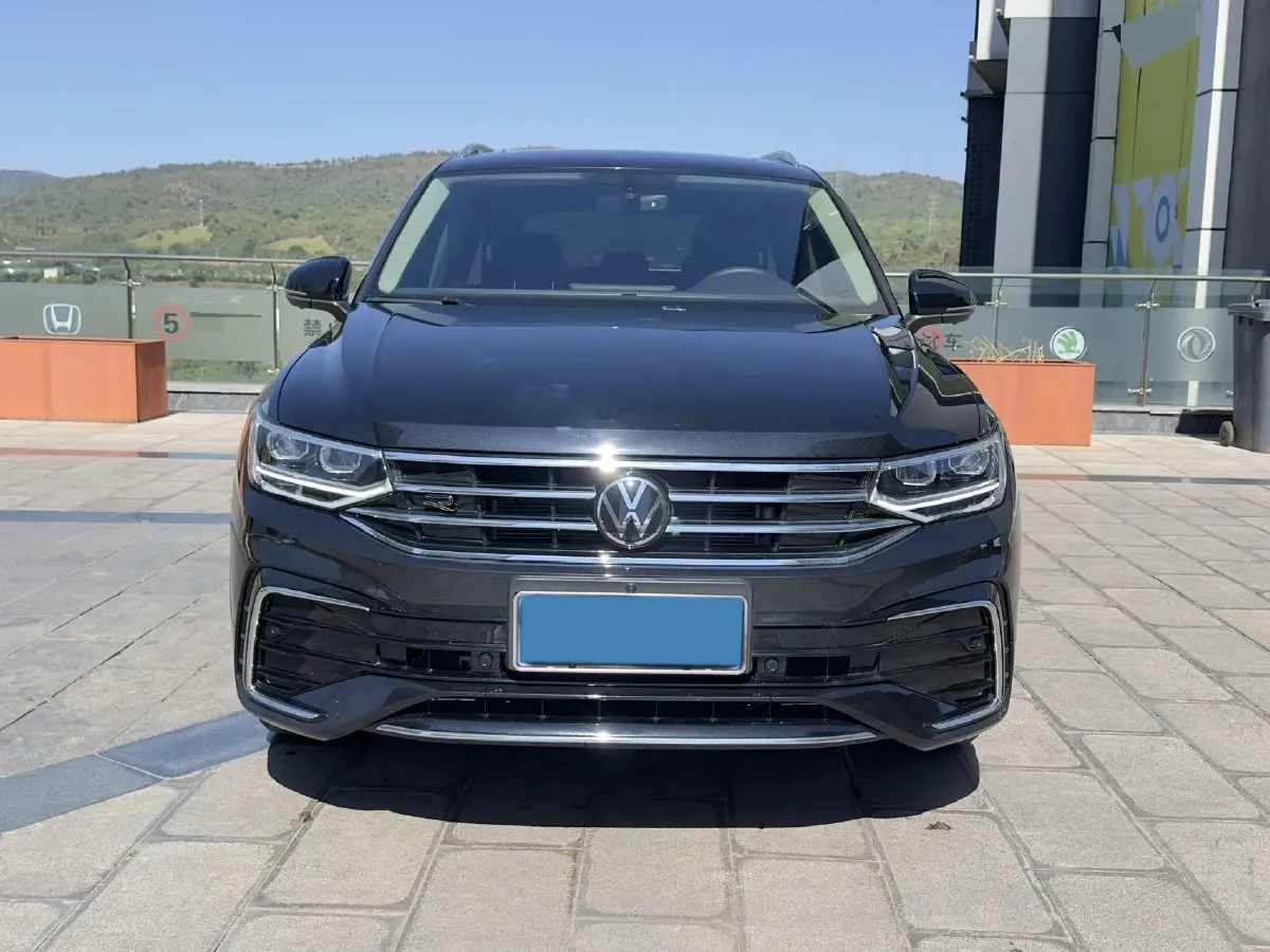 2024 Volkswagen Tiguan L 2.0T 186HP L4 7DCT,autocango,china used car exporter,china ev exporter,chinese used car exporter,chinese used ev exporter