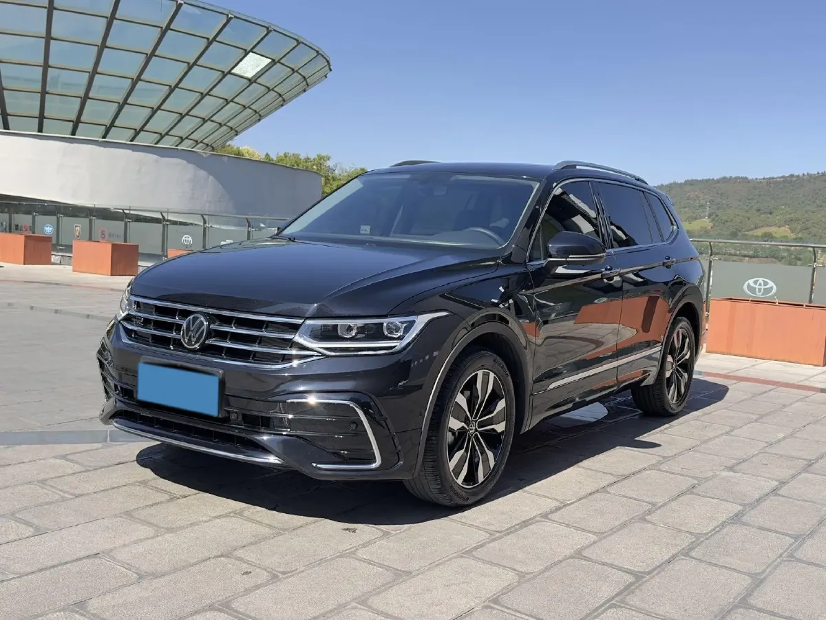 2024 Volkswagen Tiguan L 2.0T 186HP L4 7DCT,autocango,china used car exporter,china ev exporter,chinese used car exporter,chinese used ev exporter