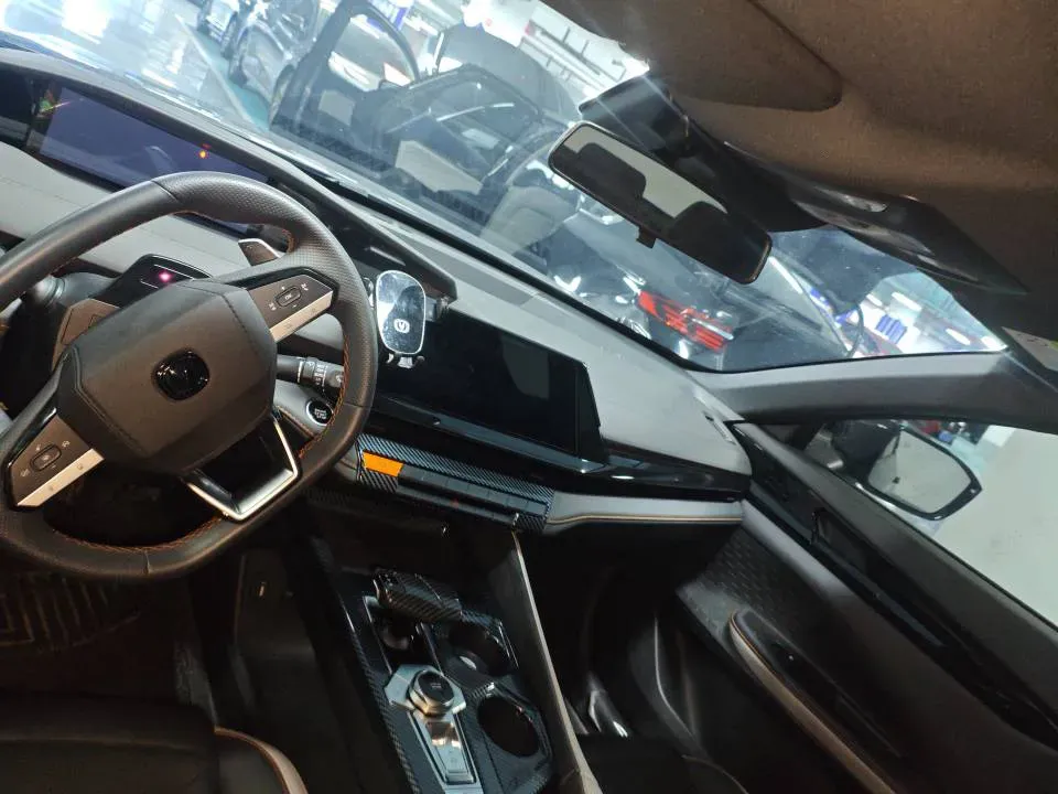 2024 ChangAn UNI-V 1.5T 188HP L4 7DCT,autocango,china used car exporter,china ev exporter,chinese used car exporter,chinese used ev exporter