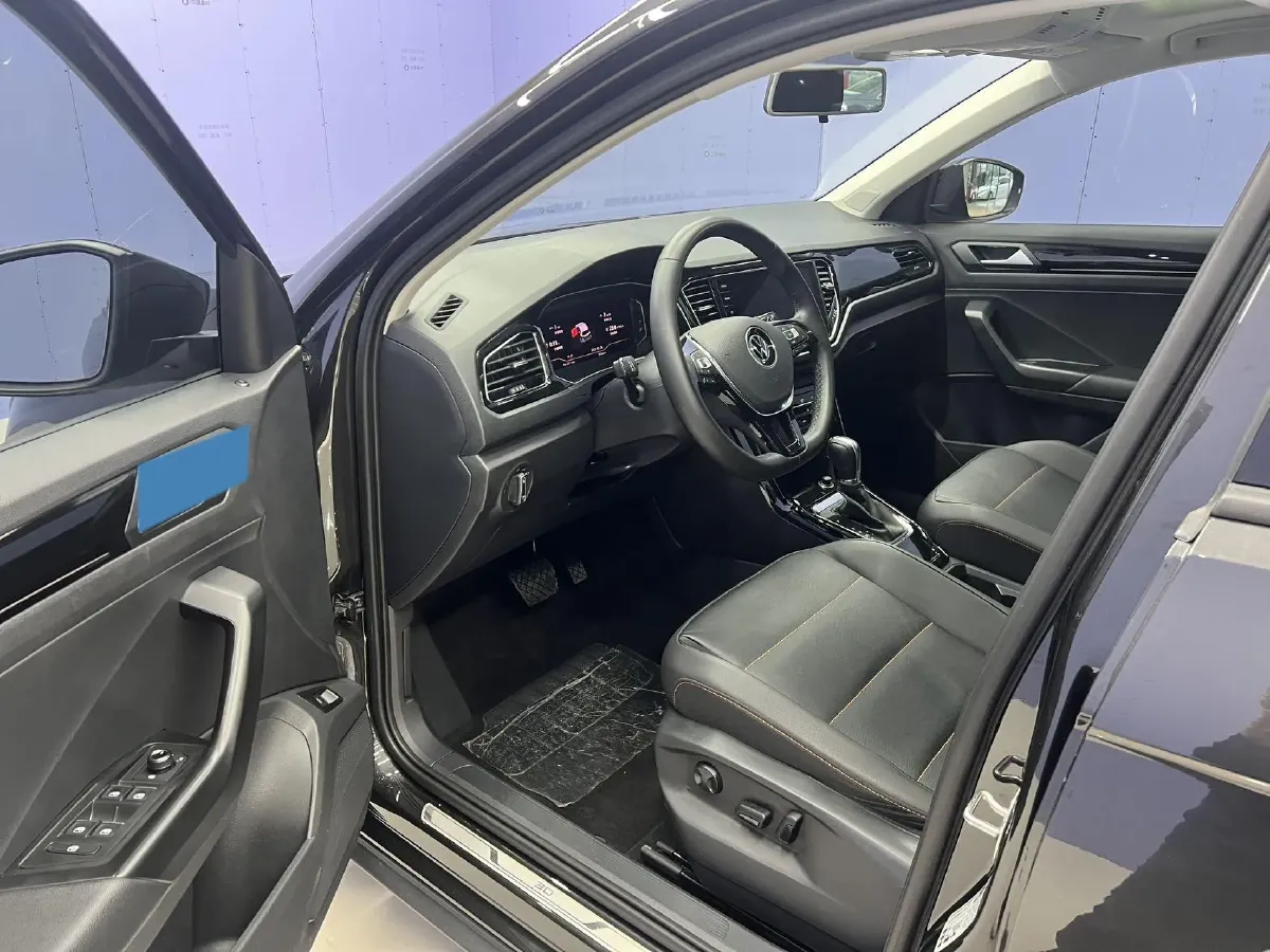 2021 Volkswagen T-Roc 1.4T 150HP L4 7DCT,autocango,china used car exporter,china ev exporter,chinese used car exporter,chinese used ev exporter