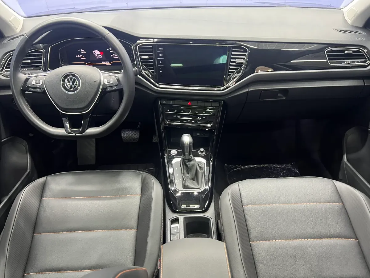 2021 Volkswagen T-Roc 1.4T 150HP L4 7DCT,autocango,china used car exporter,china ev exporter,chinese used car exporter,chinese used ev exporter