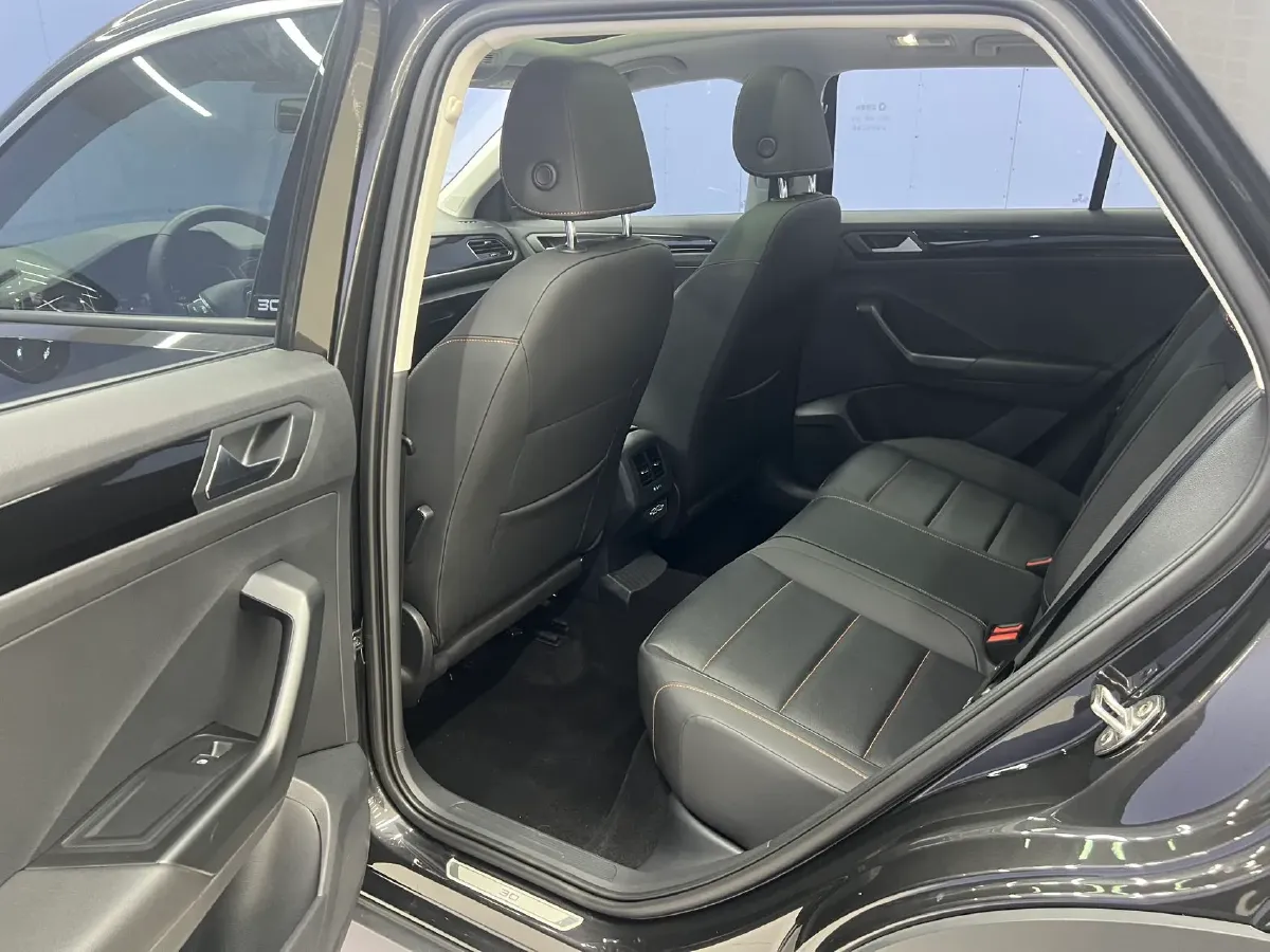 2021 Volkswagen T-Roc 1.4T 150HP L4 7DCT,autocango,china used car exporter,china ev exporter,chinese used car exporter,chinese used ev exporter