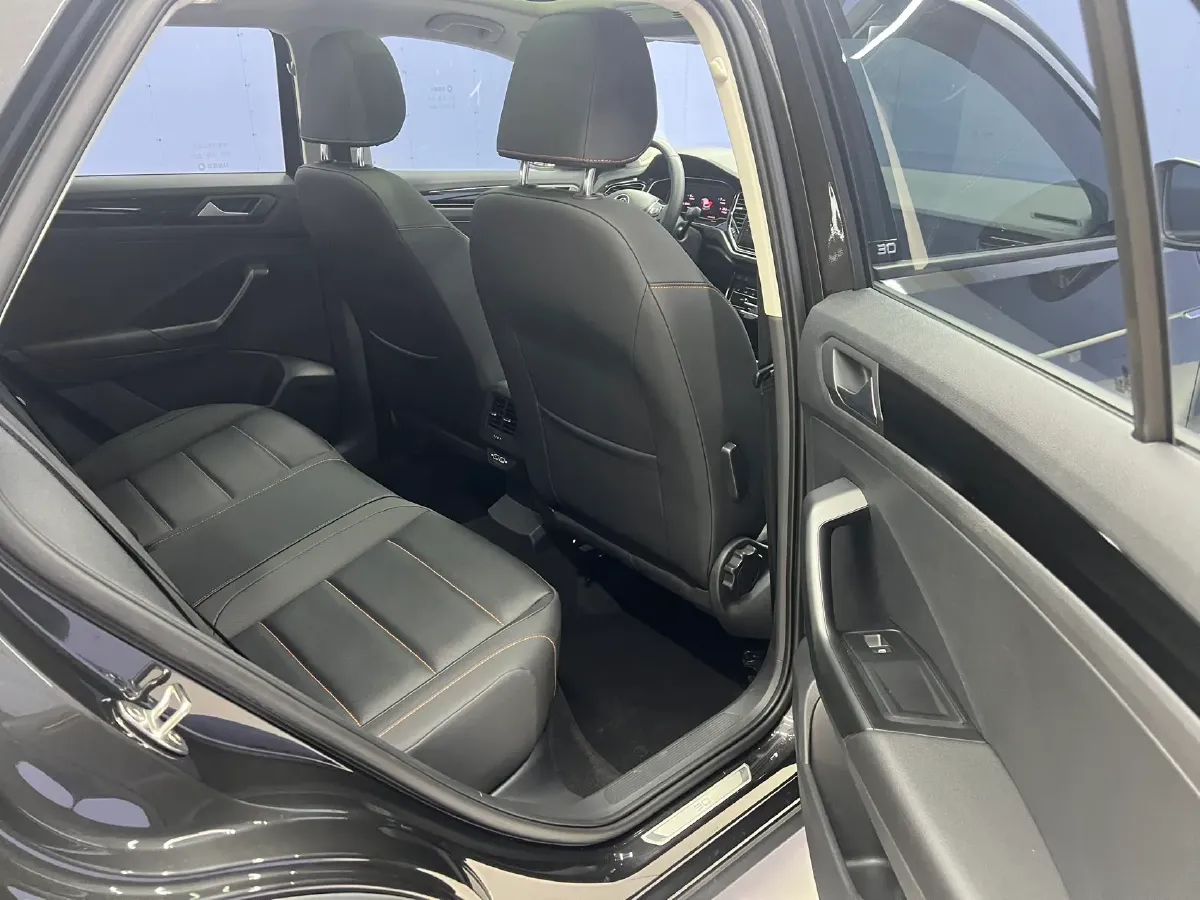 2021 Volkswagen T-Roc 1.4T 150HP L4 7DCT,autocango,china used car exporter,china ev exporter,chinese used car exporter,chinese used ev exporter