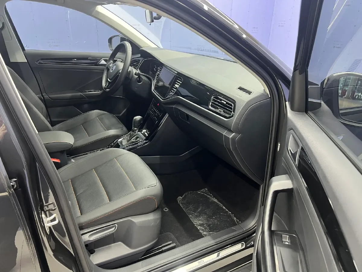 2021 Volkswagen T-Roc 1.4T 150HP L4 7DCT,autocango,china used car exporter,china ev exporter,chinese used car exporter,chinese used ev exporter