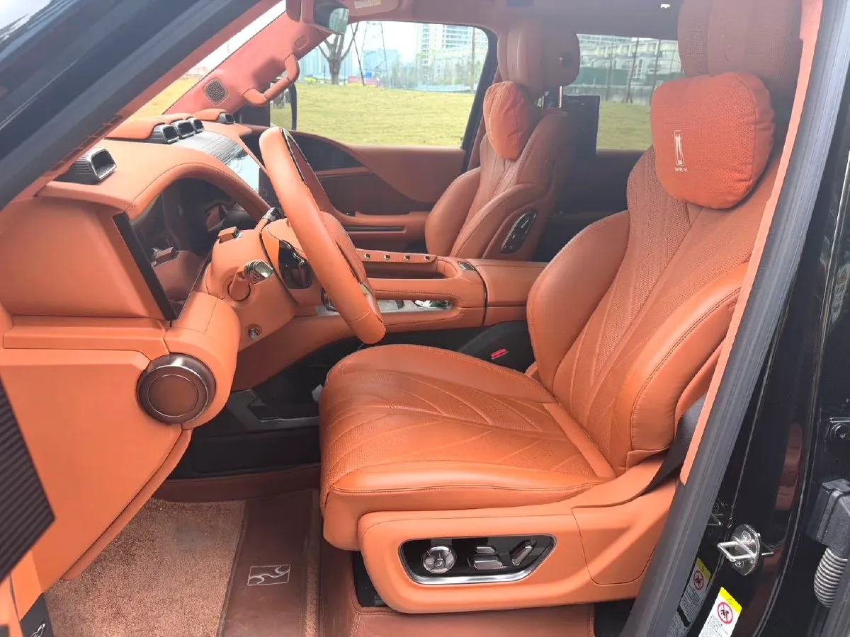 2023 YangWang U8 2.0T 272HP L4 REEV 49.05KWH,autocango,china used car exporter,china ev exporter,chinese used car exporter,chinese used ev exporter