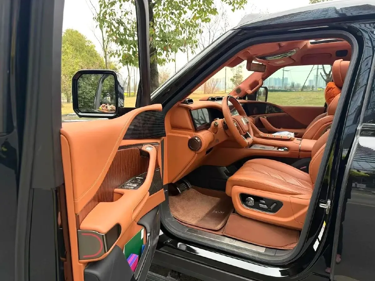 2023 YangWang U8 2.0T 272HP L4 REEV 49.05KWH,autocango,china used car exporter,china ev exporter,chinese used car exporter,chinese used ev exporter