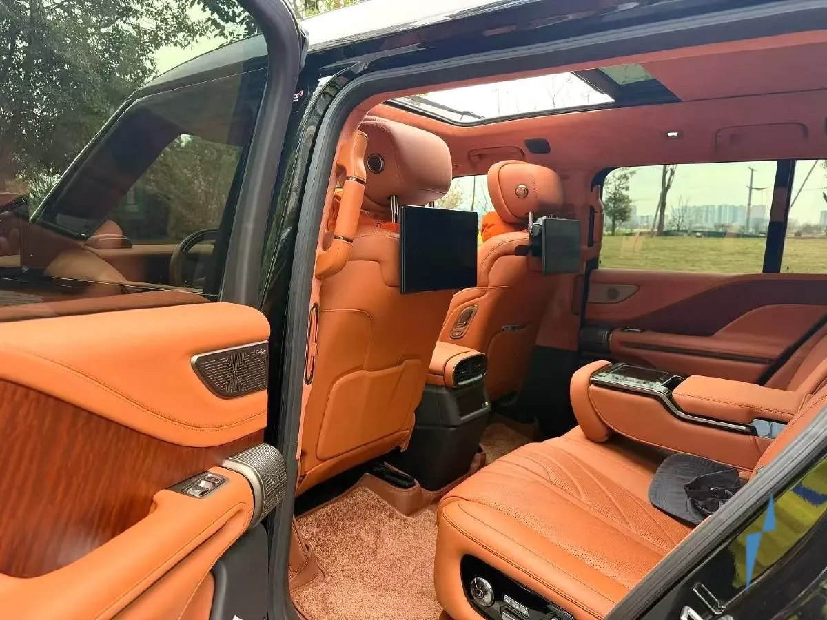 2023 YangWang U8 2.0T 272HP L4 REEV 49.05KWH,autocango,china used car exporter,china ev exporter,chinese used car exporter,chinese used ev exporter