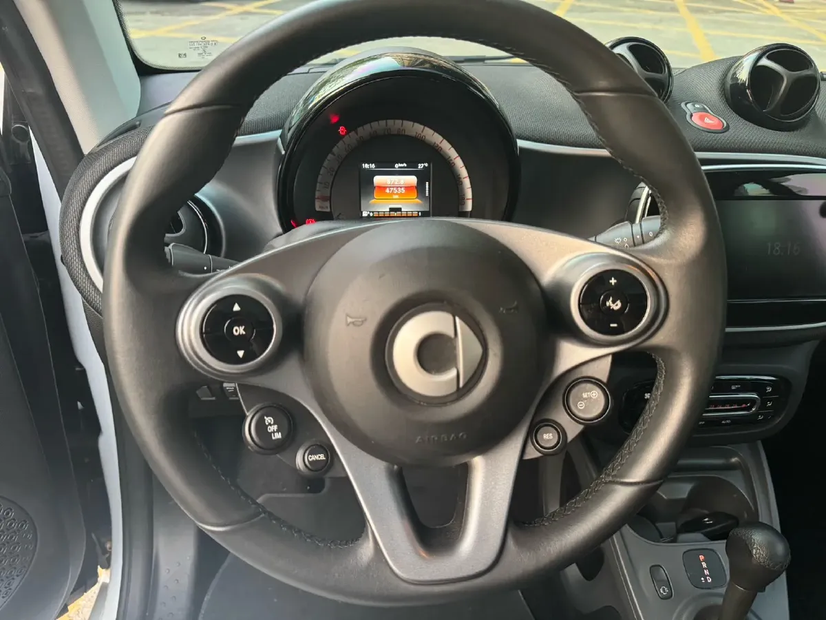 2019 Smart smart fortwo 0.9T 90HP L3 6DCT,autocango,china used car exporter,china ev exporter,chinese used car exporter,chinese used ev exporter