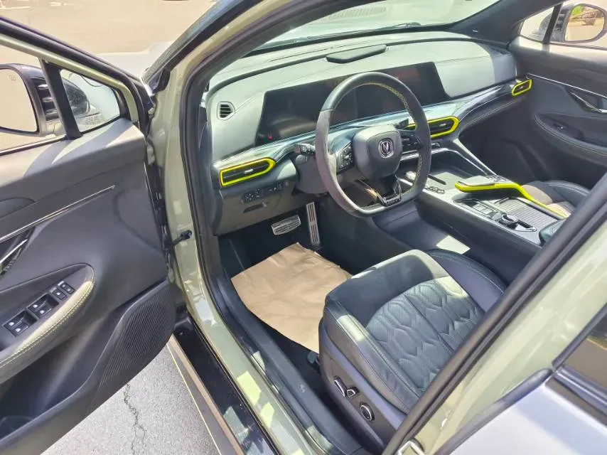 2022 ChangAn UNI-T 1.5T 188HP L4 7DCT,autocango,china used car exporter,china ev exporter,chinese used car exporter,chinese used ev exporter