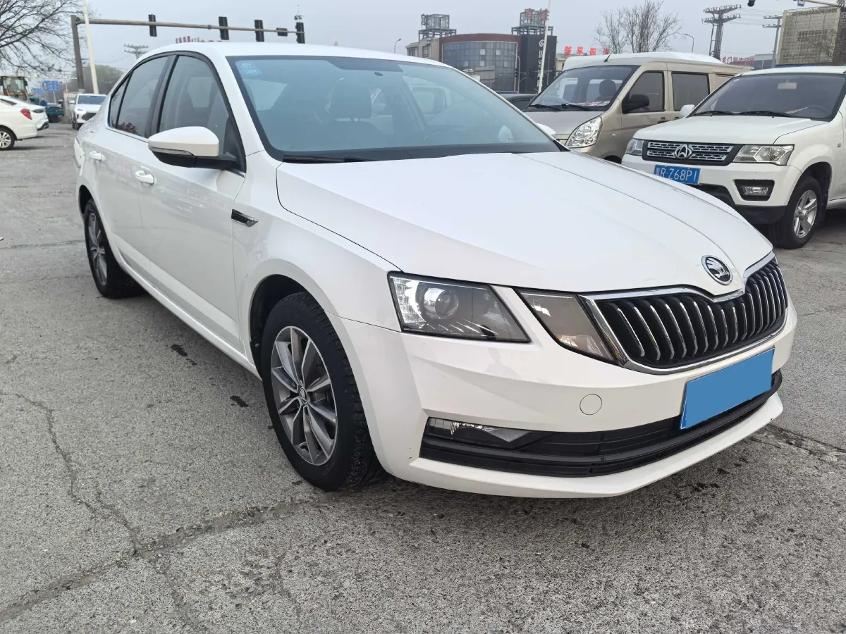 2019 Skoda Octavia 1.2T 116HP L4 7DCT,autocango,china used car exporter,china ev exporter,chinese used car exporter,chinese used ev exporter