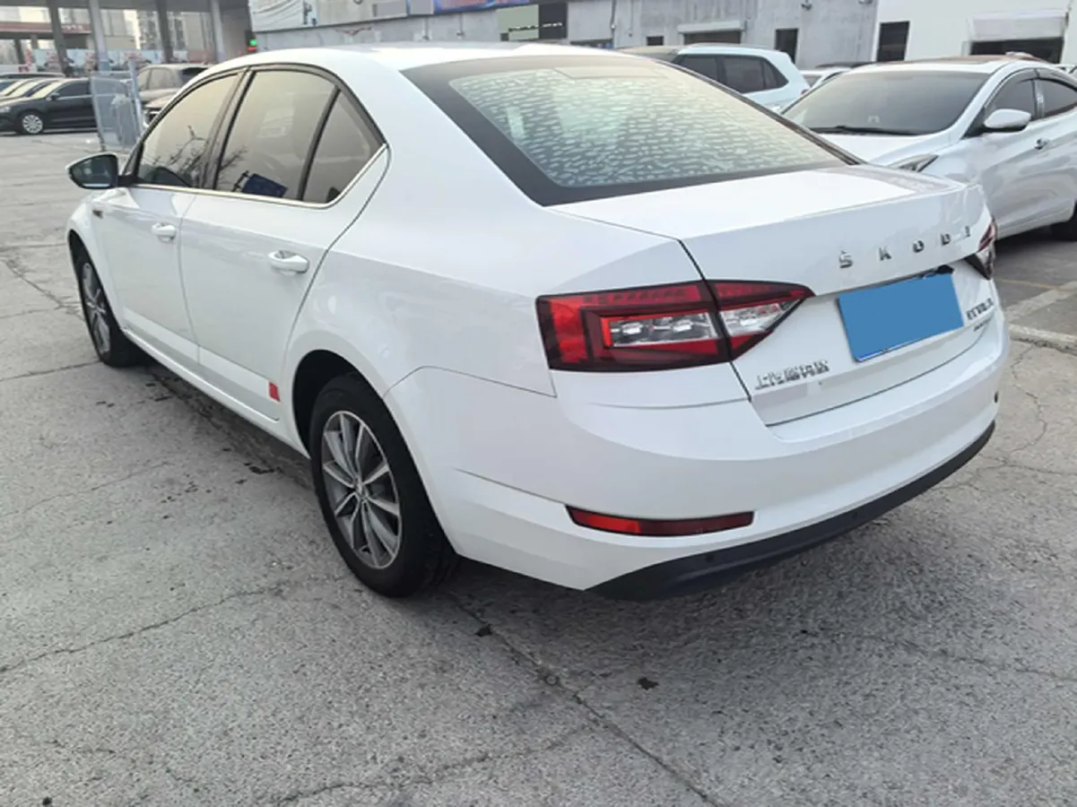 2019 Skoda Octavia 1.2T 116HP L4 7DCT,autocango,china used car exporter,china ev exporter,chinese used car exporter,chinese used ev exporter