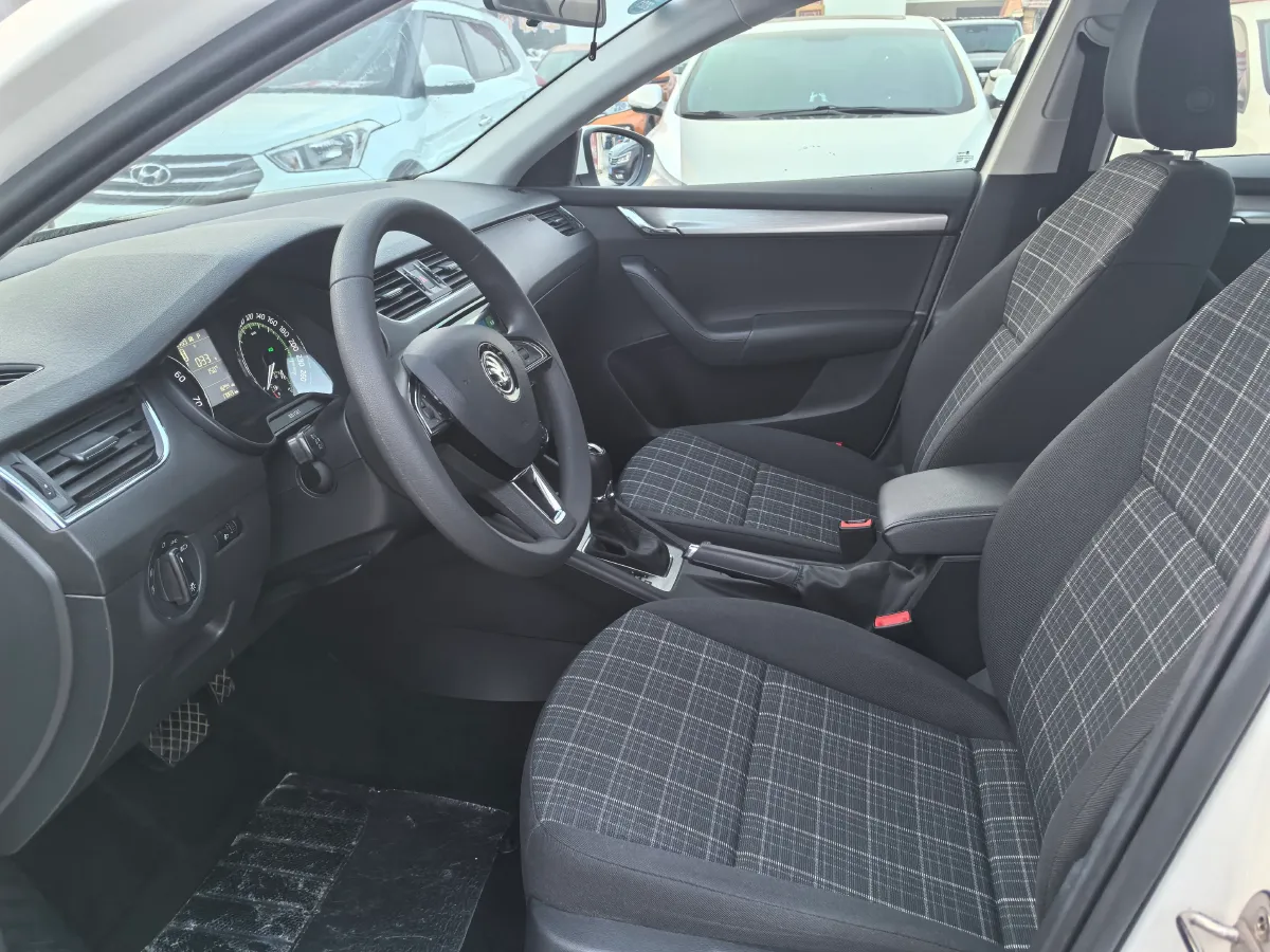 2019 Skoda Octavia 1.2T 116HP L4 7DCT,autocango,china used car exporter,china ev exporter,chinese used car exporter,chinese used ev exporter