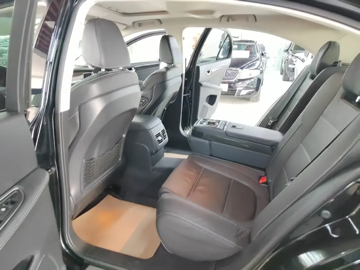 2019 HongQi H7 1.8T 188HP L4 6AT,autocango,china used car exporter,china ev exporter,chinese used car exporter,chinese used ev exporter