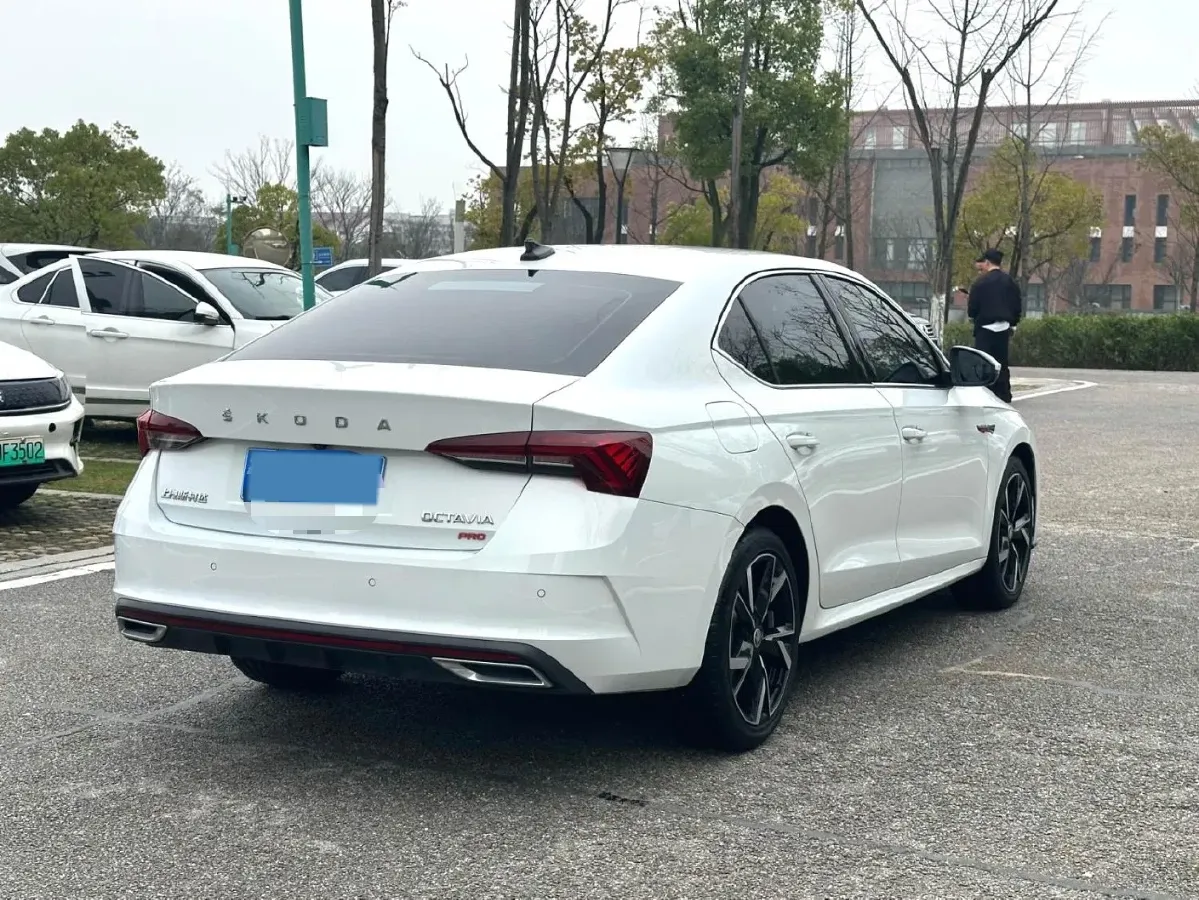 2023 Skoda Octavia 1.4T 150HP L4 7DCT,autocango,china used car exporter,china ev exporter,chinese used car exporter,chinese used ev exporter