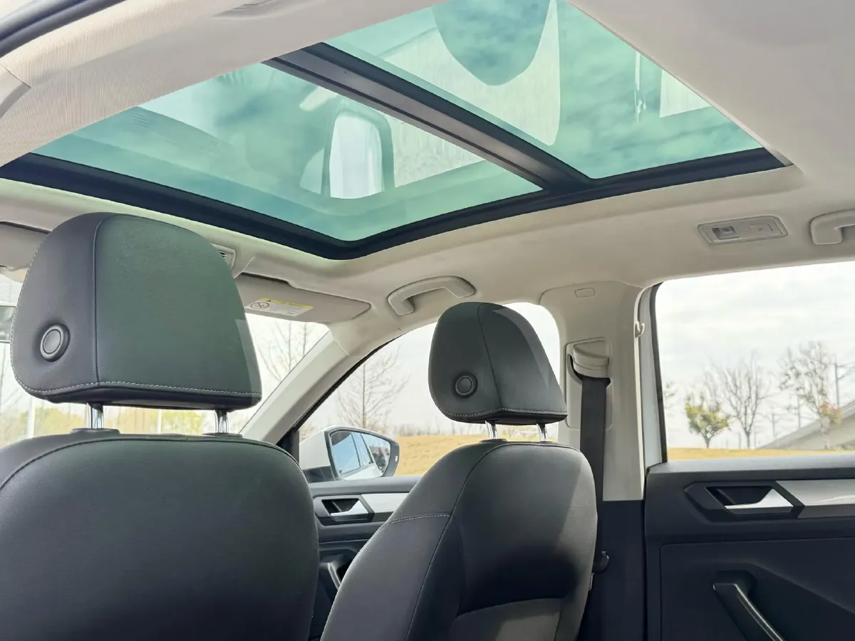 2020 Volkswagen T-Roc 1.4T 131HP L4 7DCT,autocango,china used car exporter,china ev exporter,chinese used car exporter,chinese used ev exporter