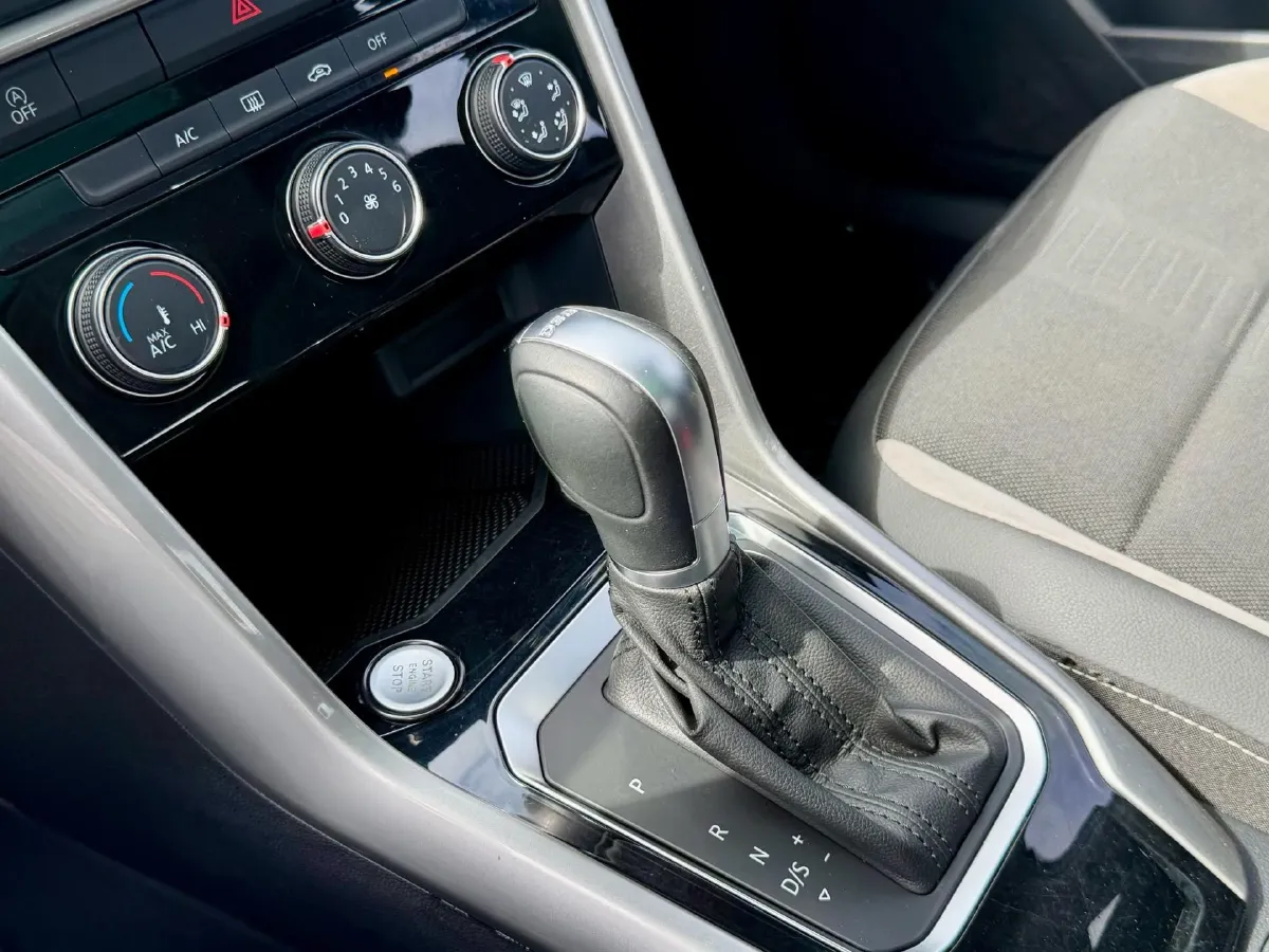 2020 Volkswagen T-Roc 1.4T 131HP L4 7DCT,autocango,china used car exporter,china ev exporter,chinese used car exporter,chinese used ev exporter