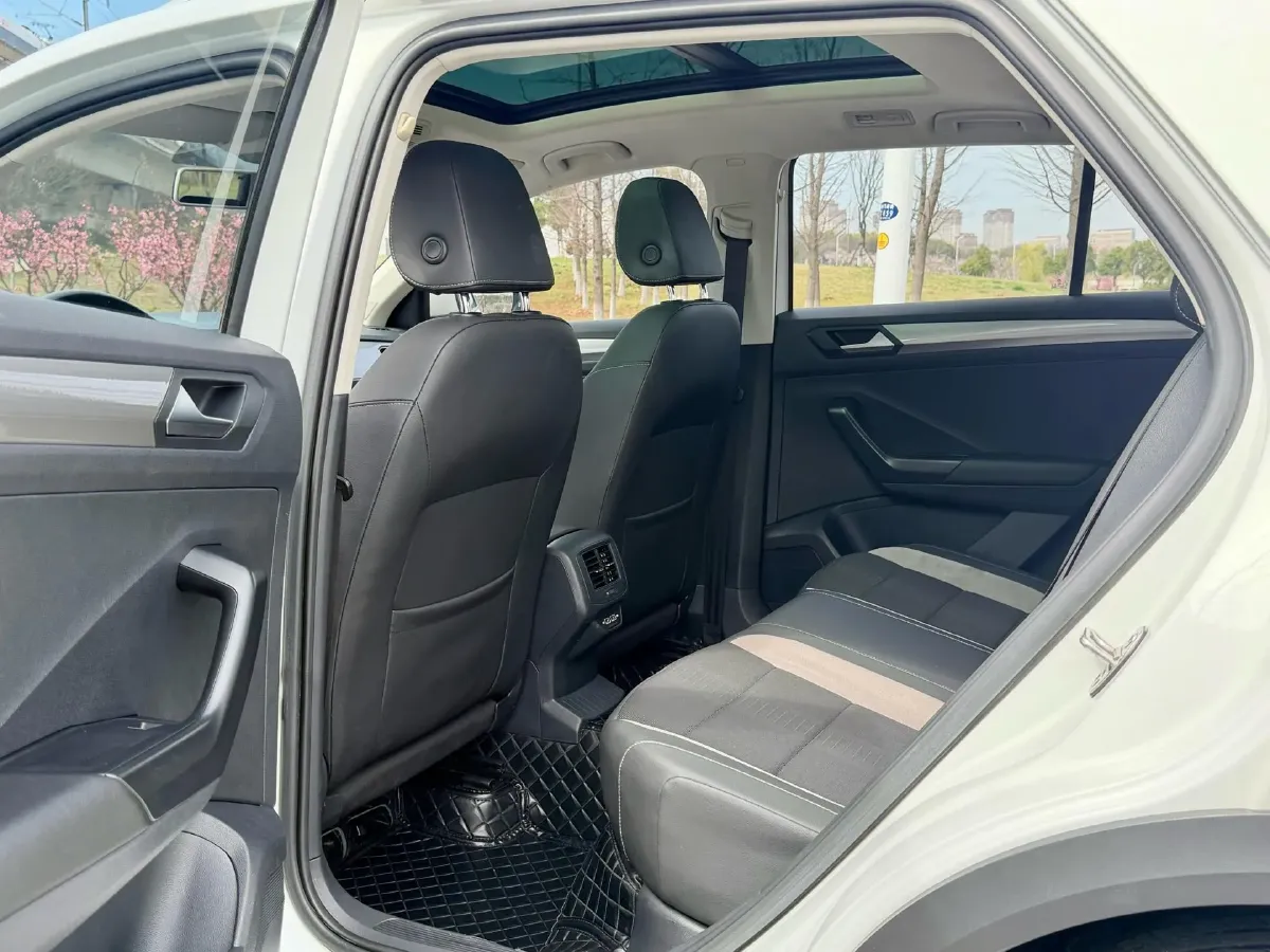 2020 Volkswagen T-Roc 1.4T 131HP L4 7DCT,autocango,china used car exporter,china ev exporter,chinese used car exporter,chinese used ev exporter