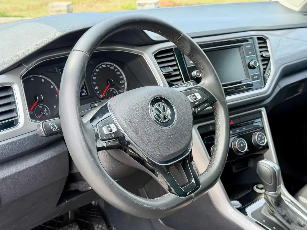 2020 Volkswagen T-Roc 1.4T 131HP L4 7DCT,autocango,china used car exporter,china ev exporter,chinese used car exporter,chinese used ev exporter