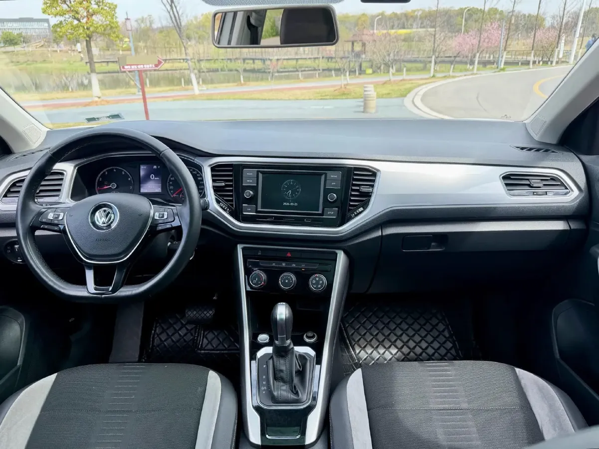 2020 Volkswagen T-Roc 1.4T 131HP L4 7DCT,autocango,china used car exporter,china ev exporter,chinese used car exporter,chinese used ev exporter