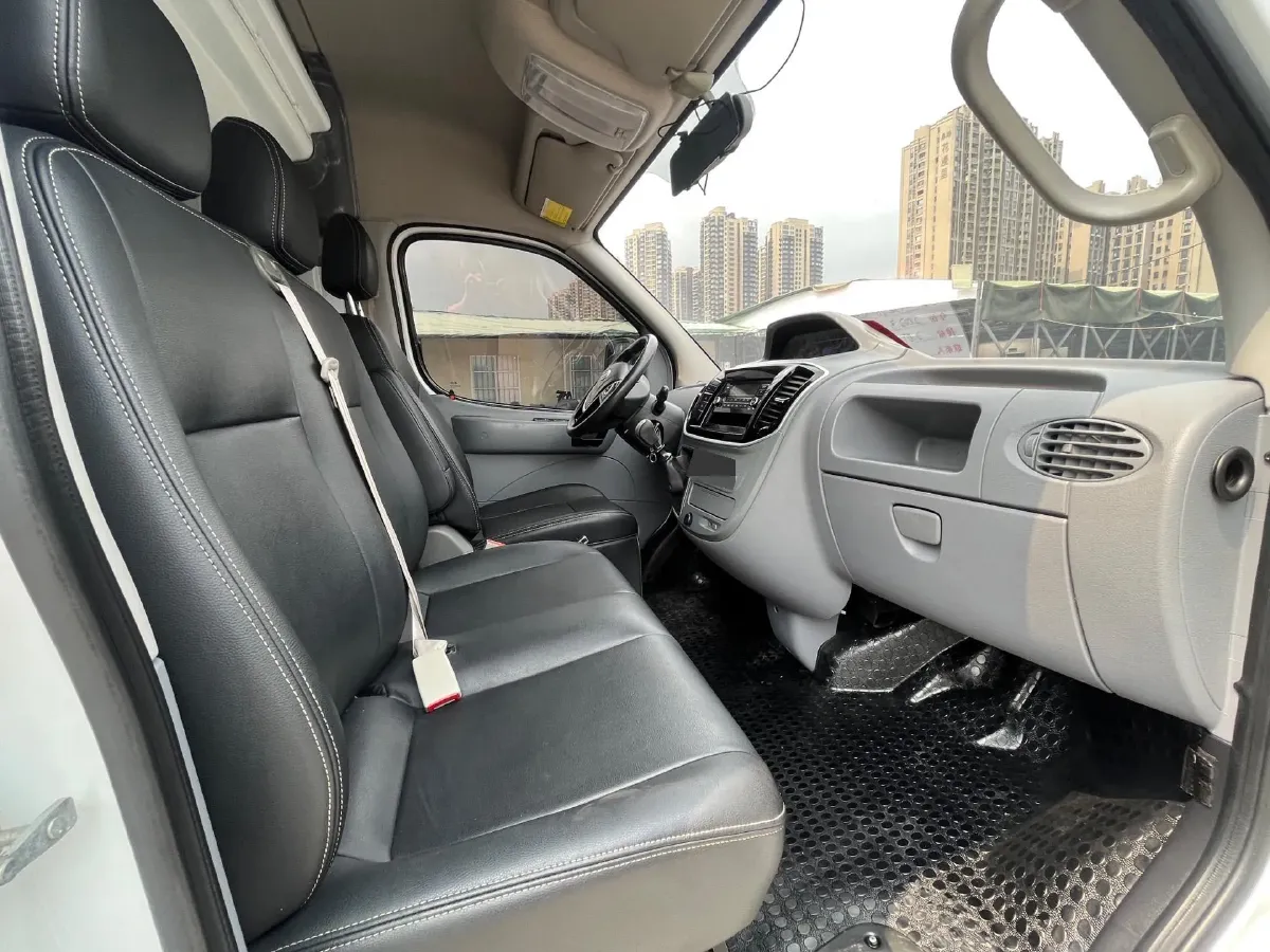 2021 MAXUS XinTu V80 2.0T 127HP L4 6MT,autocango,china used car exporter,china ev exporter,chinese used car exporter,chinese used ev exporter