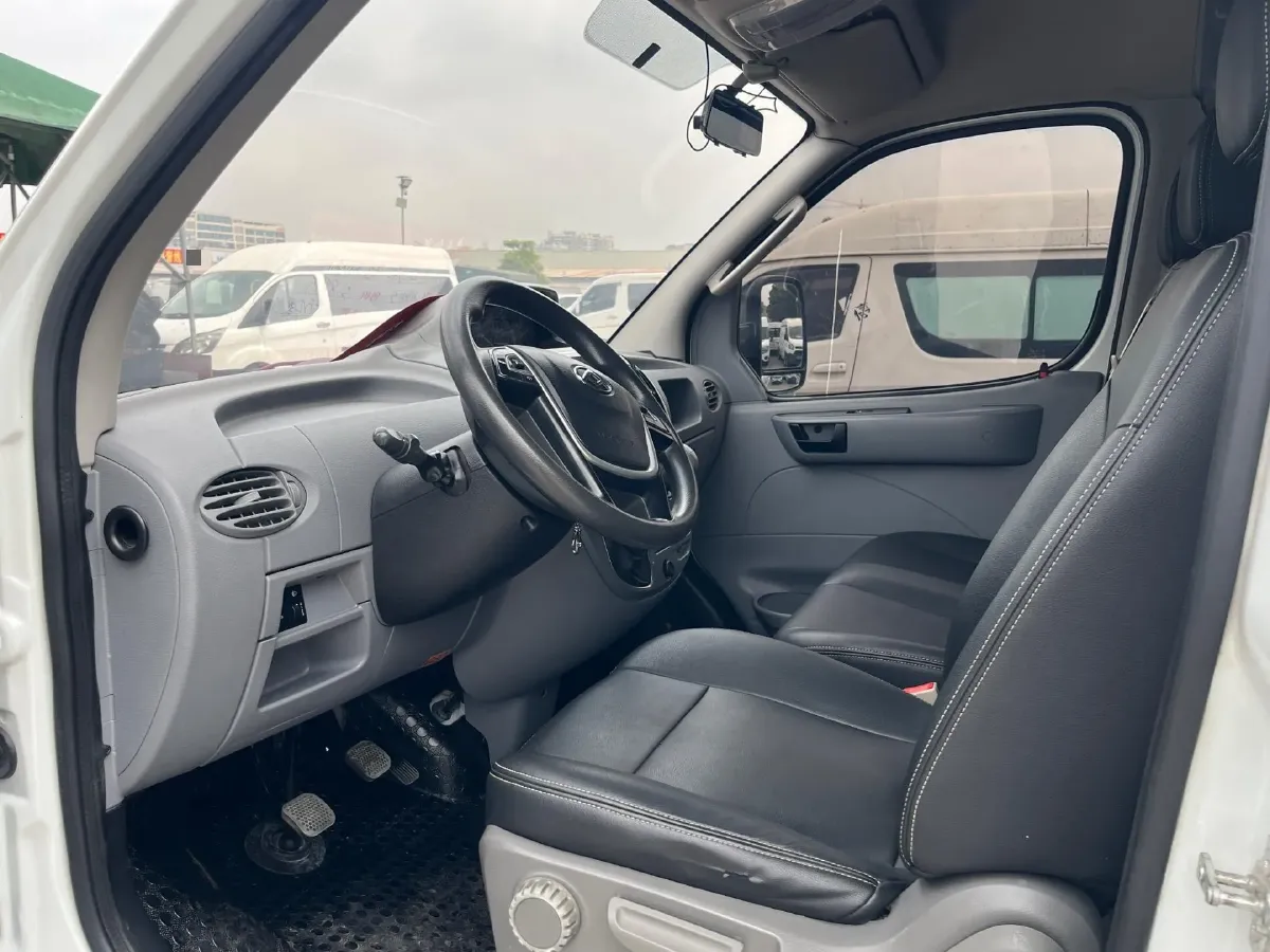 2021 MAXUS XinTu V80 2.0T 127HP L4 6MT,autocango,china used car exporter,china ev exporter,chinese used car exporter,chinese used ev exporter