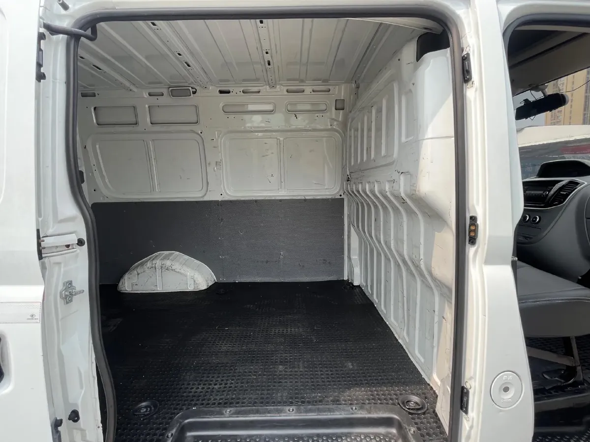 2021 MAXUS XinTu V80 2.0T 127HP L4 6MT,autocango,china used car exporter,china ev exporter,chinese used car exporter,chinese used ev exporter