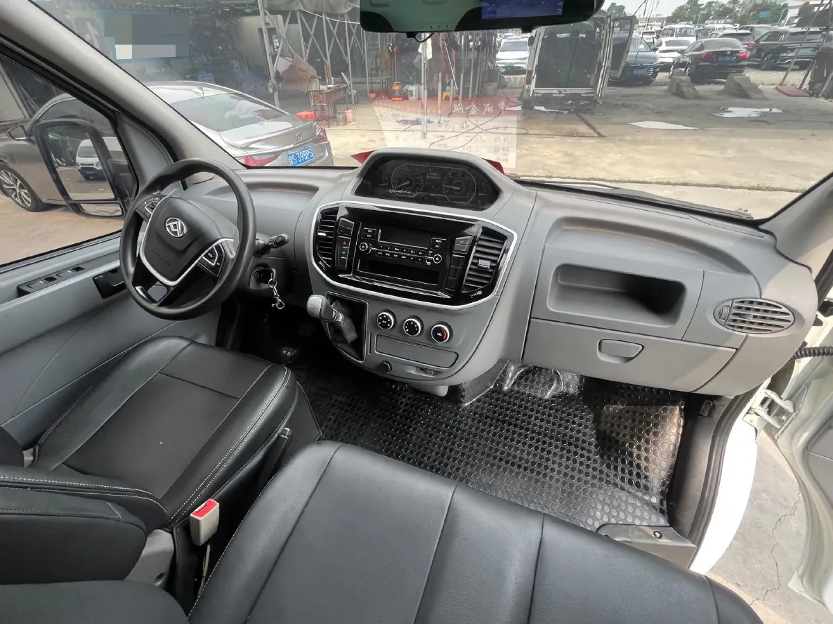 2021 MAXUS XinTu V80 2.0T 127HP L4 6MT,autocango,china used car exporter,china ev exporter,chinese used car exporter,chinese used ev exporter