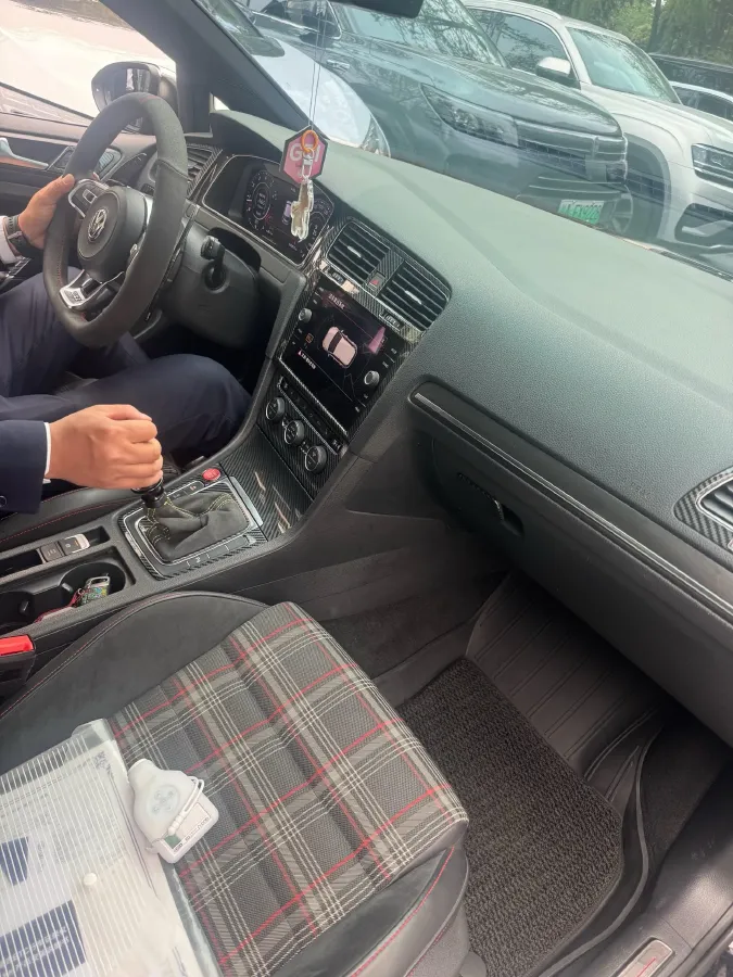 2018 Volkswagen GolfGTI 2.0T 220HP L4 7DCT,autocango,china used car exporter,china ev exporter,chinese used car exporter,chinese used ev exporter