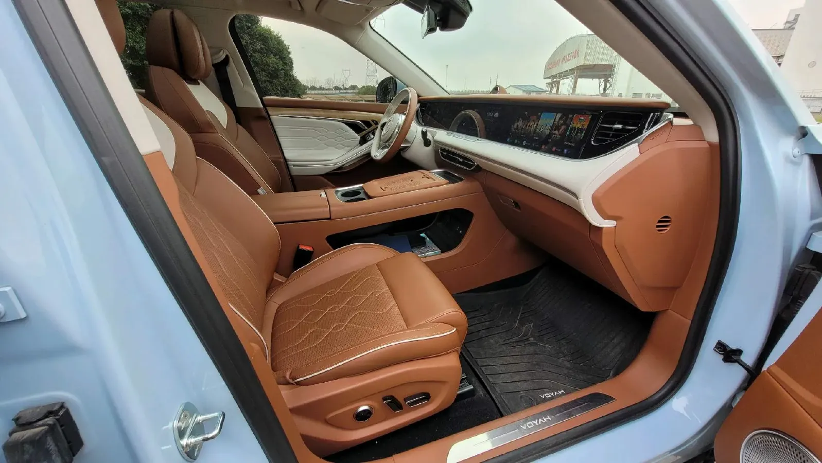 2024 Voyah FREE 1.5T 150HP L4 REEV 39.2KWH,autocango,china used car exporter,china ev exporter,chinese used car exporter,chinese used ev exporter