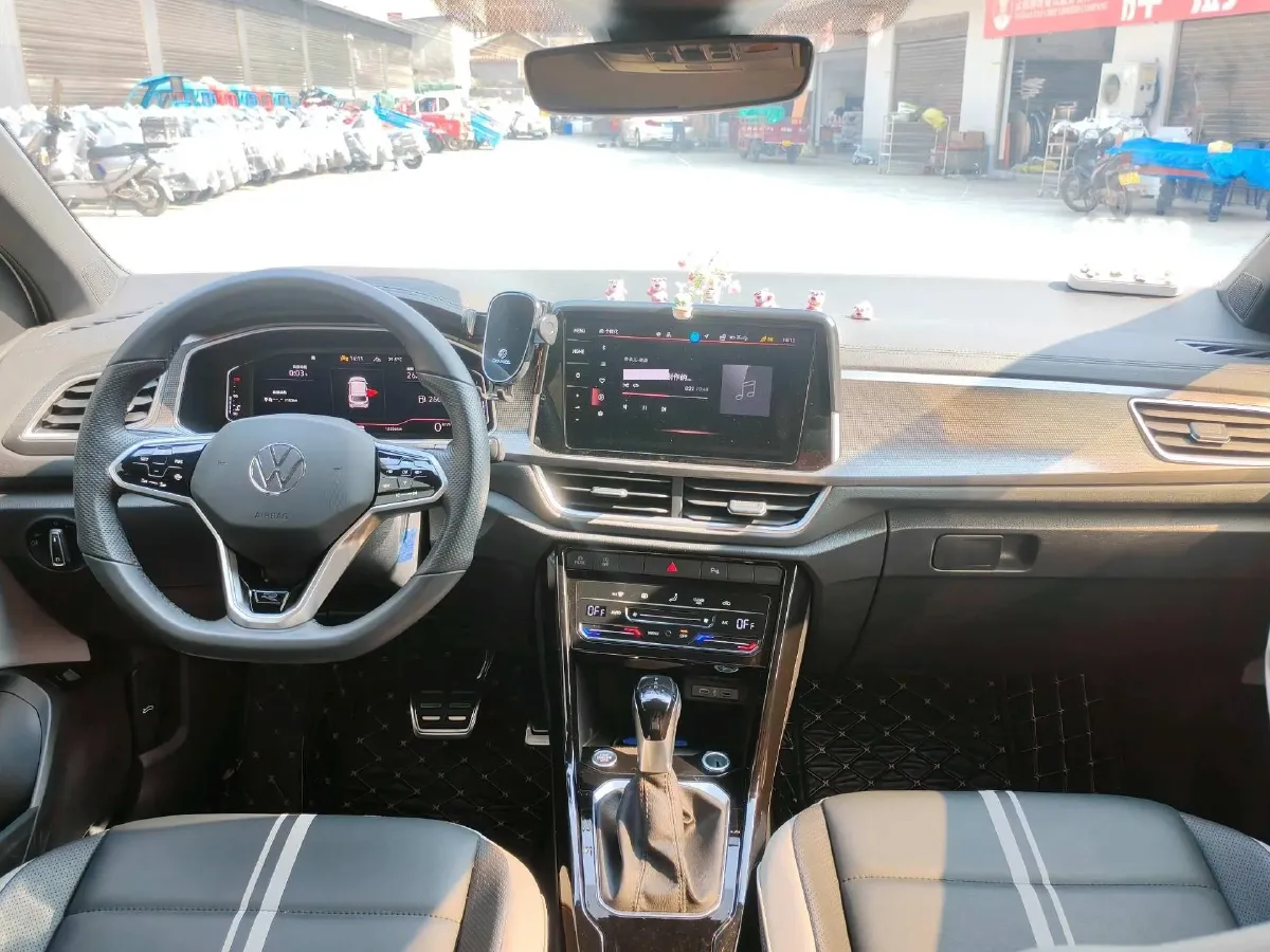 2023 Volkswagen T-Roc 1.5T 160HP L4 7DCT,autocango,china used car exporter,china ev exporter,chinese used car exporter,chinese used ev exporter