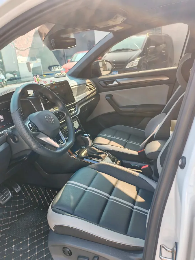 2023 Volkswagen T-Roc 1.5T 160HP L4 7DCT,autocango,china used car exporter,china ev exporter,chinese used car exporter,chinese used ev exporter