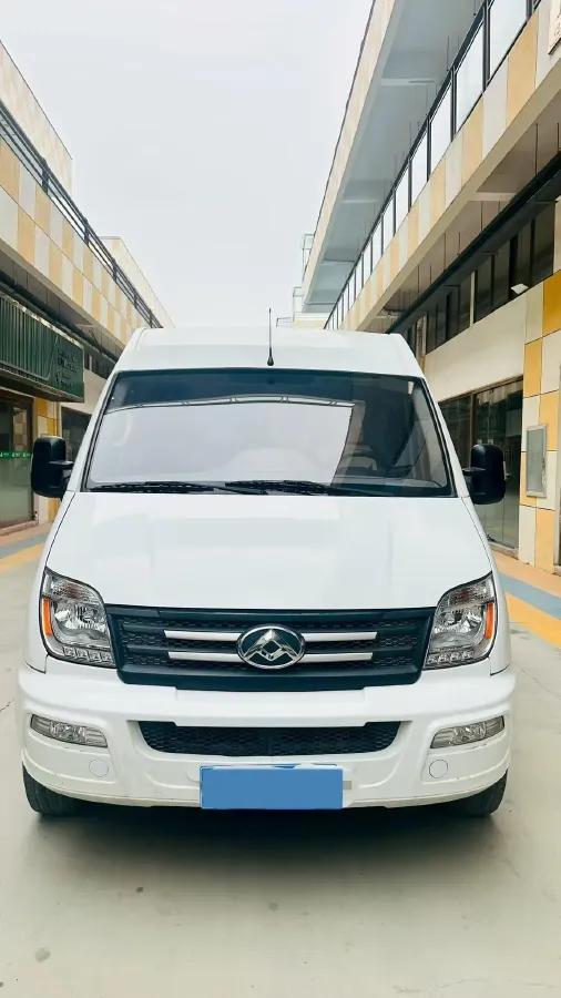 2021 MAXUS XinTu V80 2.0T 127HP L4 6MT,autocango,china used car exporter,china ev exporter,chinese used car exporter,chinese used ev exporter