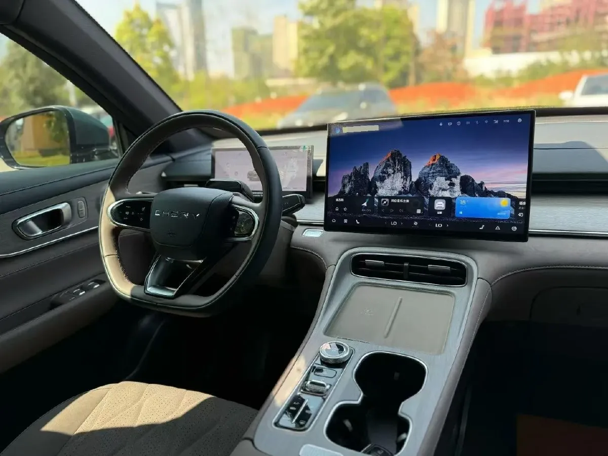 2025 Chery Tiggo 8 Plus 1.6T 197HP L4 7DCT,autocango,china used car exporter,china ev exporter,chinese used car exporter,chinese used ev exporter