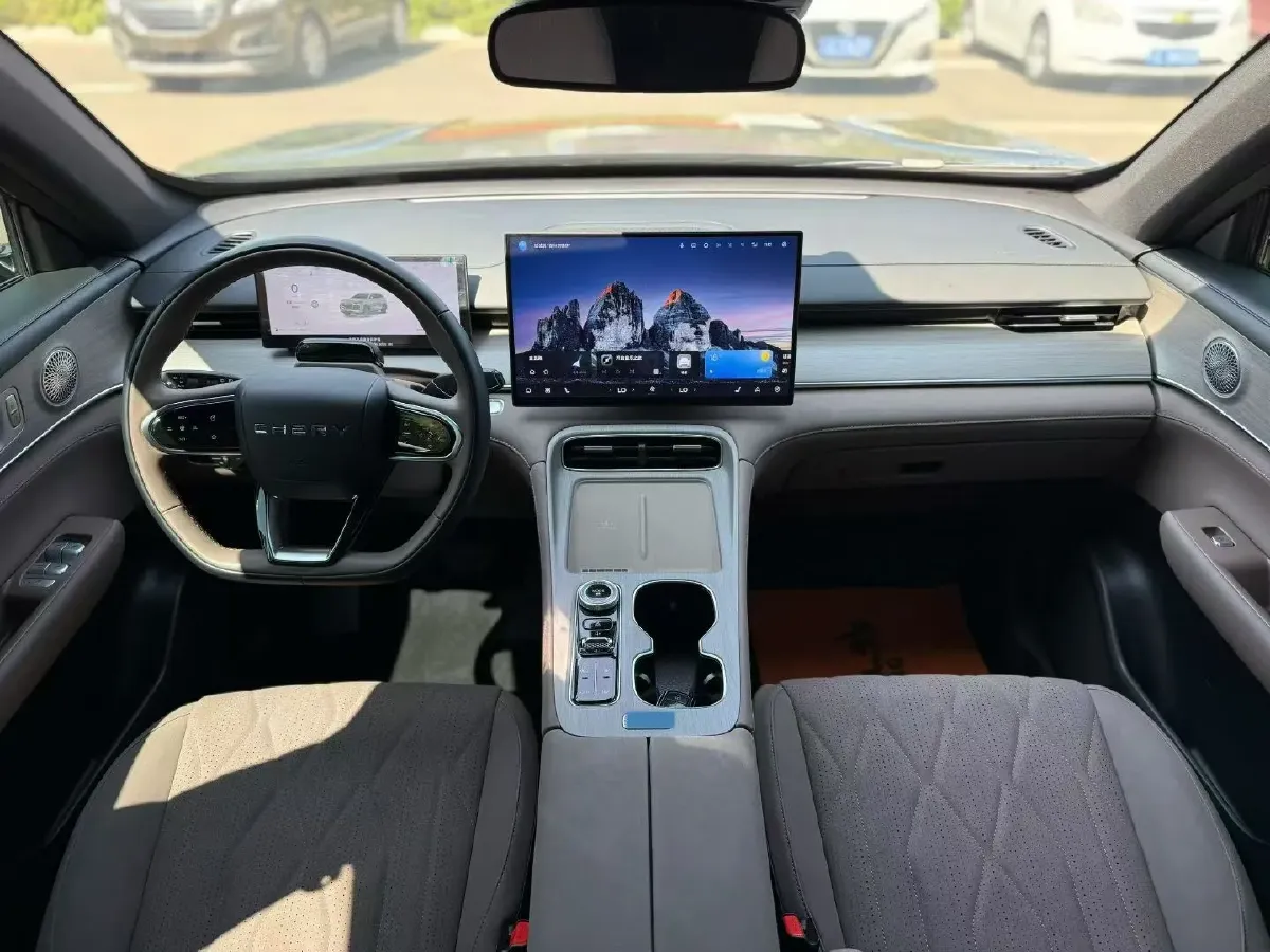 2025 Chery Tiggo 8 Plus 1.6T 197HP L4 7DCT,autocango,china used car exporter,china ev exporter,chinese used car exporter,chinese used ev exporter