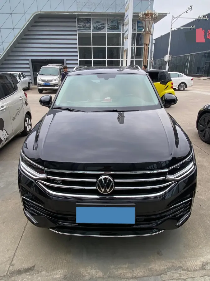 2024 Volkswagen Tiguan L 2.0T 186HP L4 7DCT,autocango,china used car exporter,china ev exporter,chinese used car exporter,chinese used ev exporter