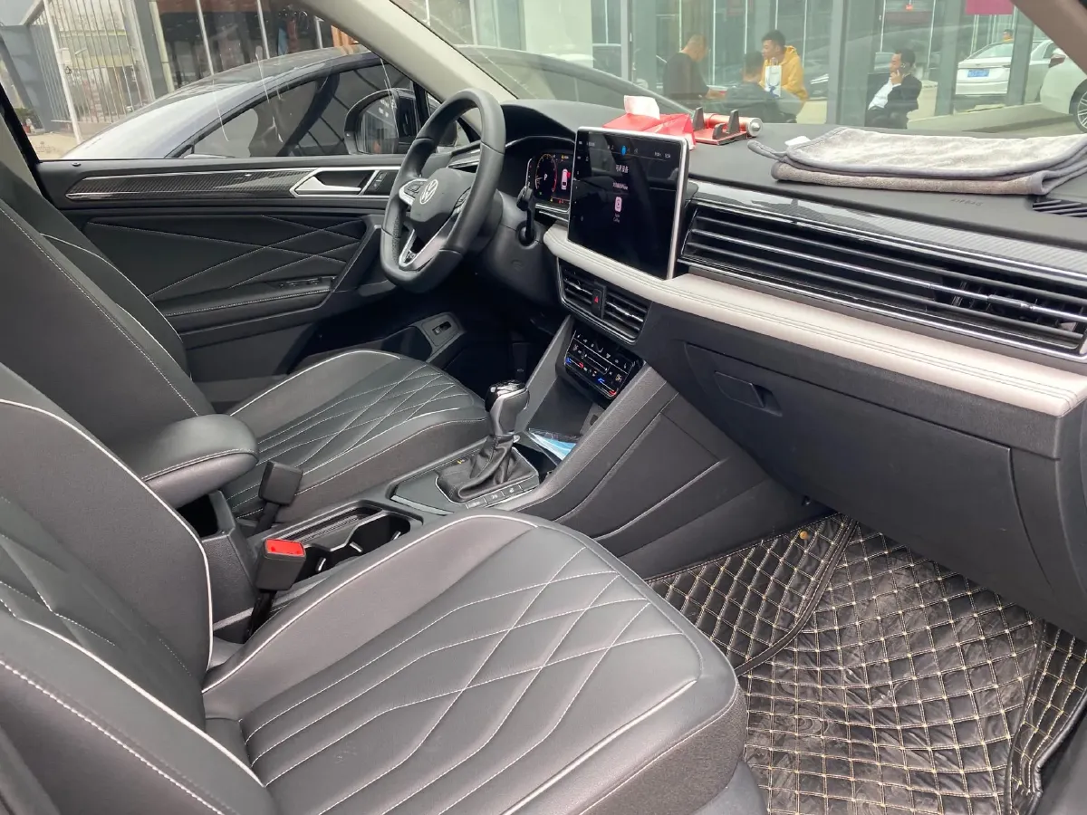 2024 Volkswagen Tiguan L 2.0T 186HP L4 7DCT,autocango,china used car exporter,china ev exporter,chinese used car exporter,chinese used ev exporter