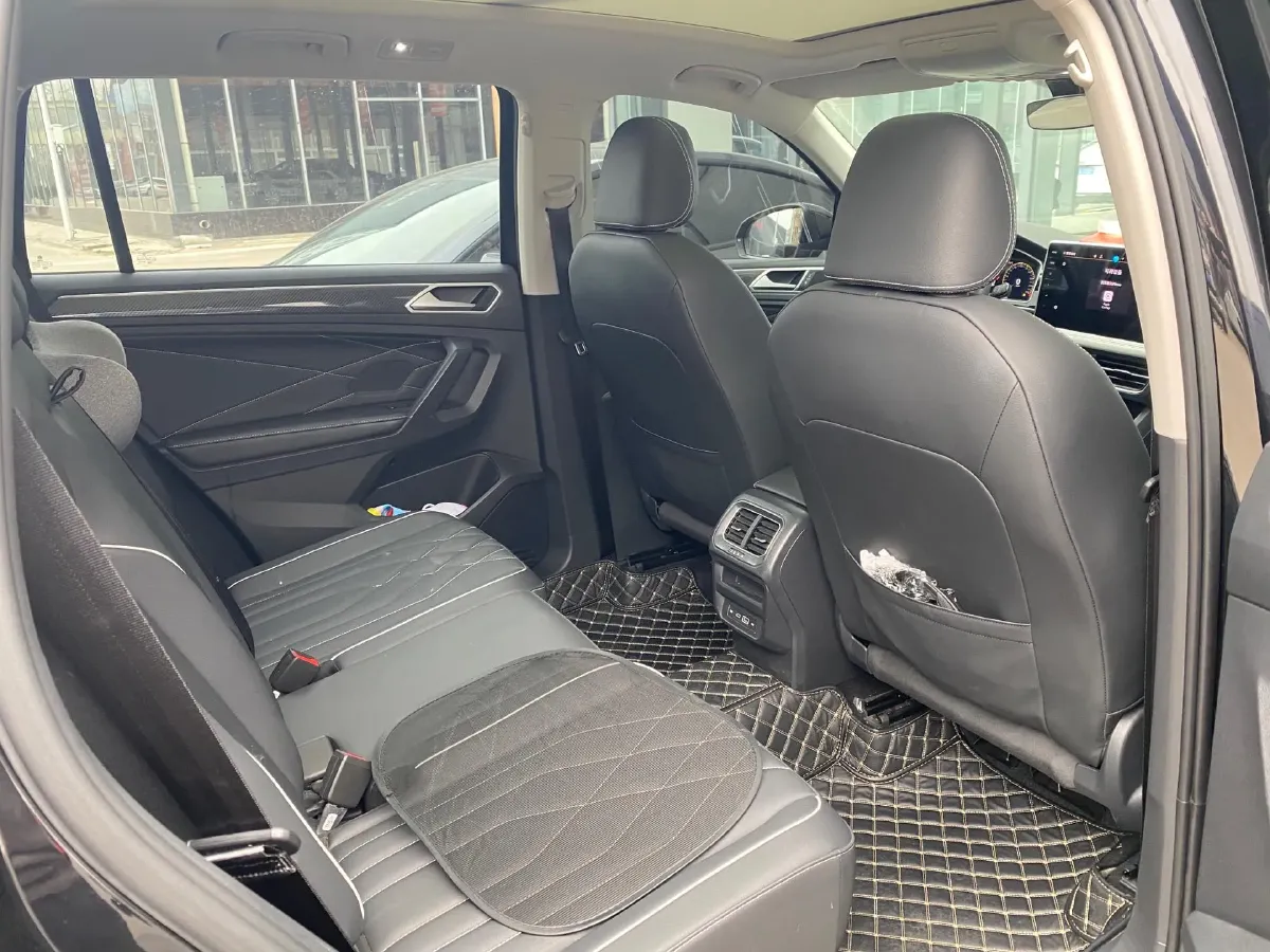 2024 Volkswagen Tiguan L 2.0T 186HP L4 7DCT,autocango,china used car exporter,china ev exporter,chinese used car exporter,chinese used ev exporter