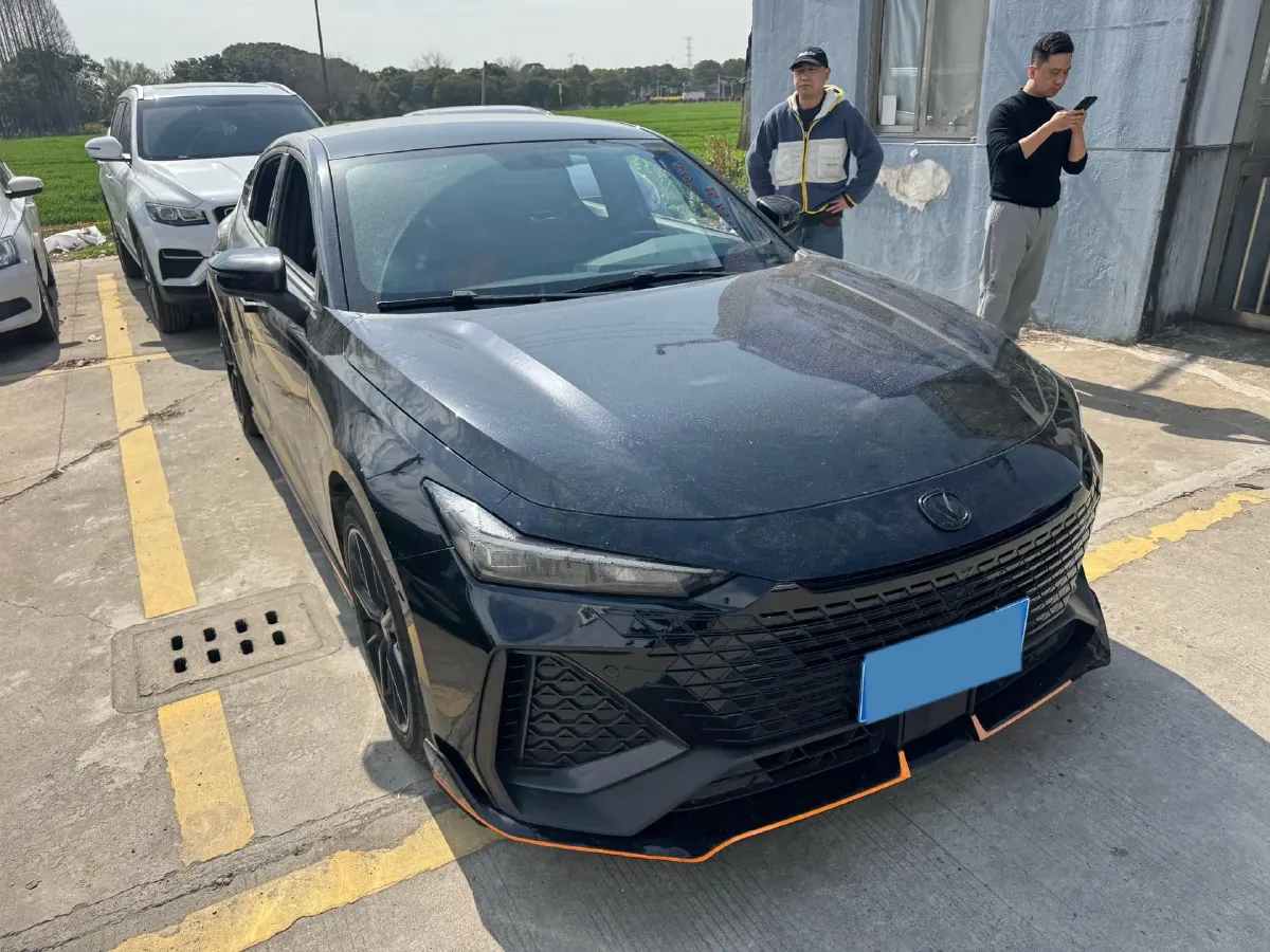 2023 ChangAn UNI-V 2.0T 233HP L4 8AT,autocango,china used car exporter,china ev exporter,chinese used car exporter,chinese used ev exporter